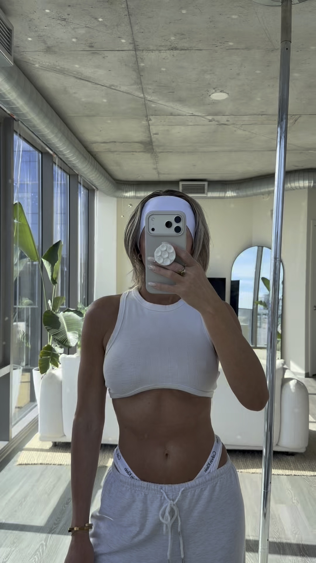 Baddie lounge outfi
🤍🙌🏼🔥

+In a size small for the top!
+Trending headbands are a vibe!
+So are the Calvin Klein undies (my best sellers!)
+Gray sweats, say lesss- in a size small🤍🤍

I’m a size 2, 125 pounds and 5’4


#LTKdayinmylife #LTKootd #LTKgrwm