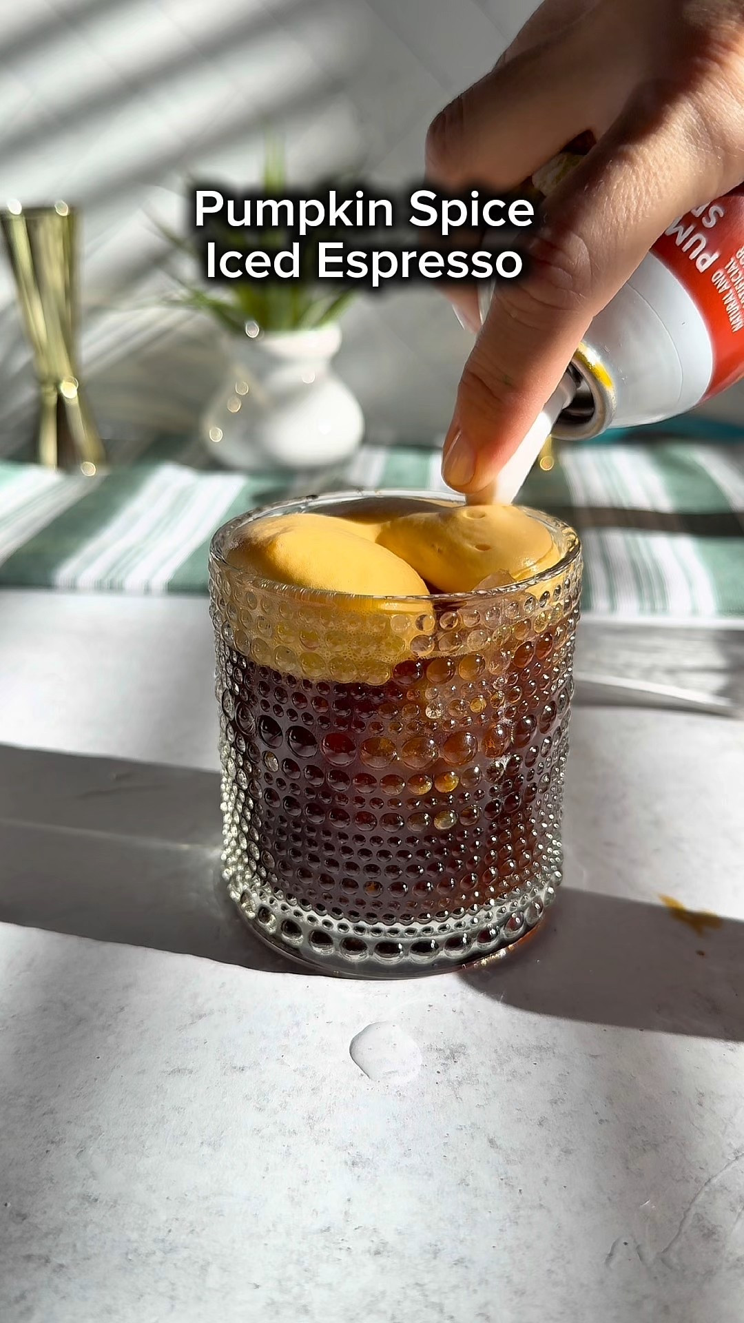 Pumpkin szn!! 🎃🎃

Pumpkin spice iced espresso 

Ingredients:
• 1tbsp brown sugar 
• Cinnamon to taste 
• 2oz espresso 
• pumpkin spice cold foam 

#coffee #coffeerecipe #icedcoffee #coffeeathome #coffeetime 

#LTKHome