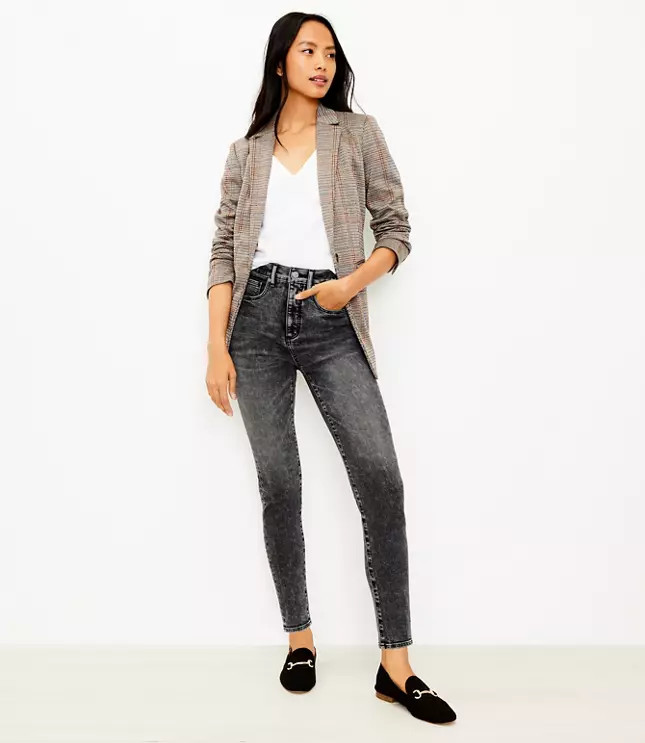 High Rise Skinny Jeans in Washed Black Wash | LOFT