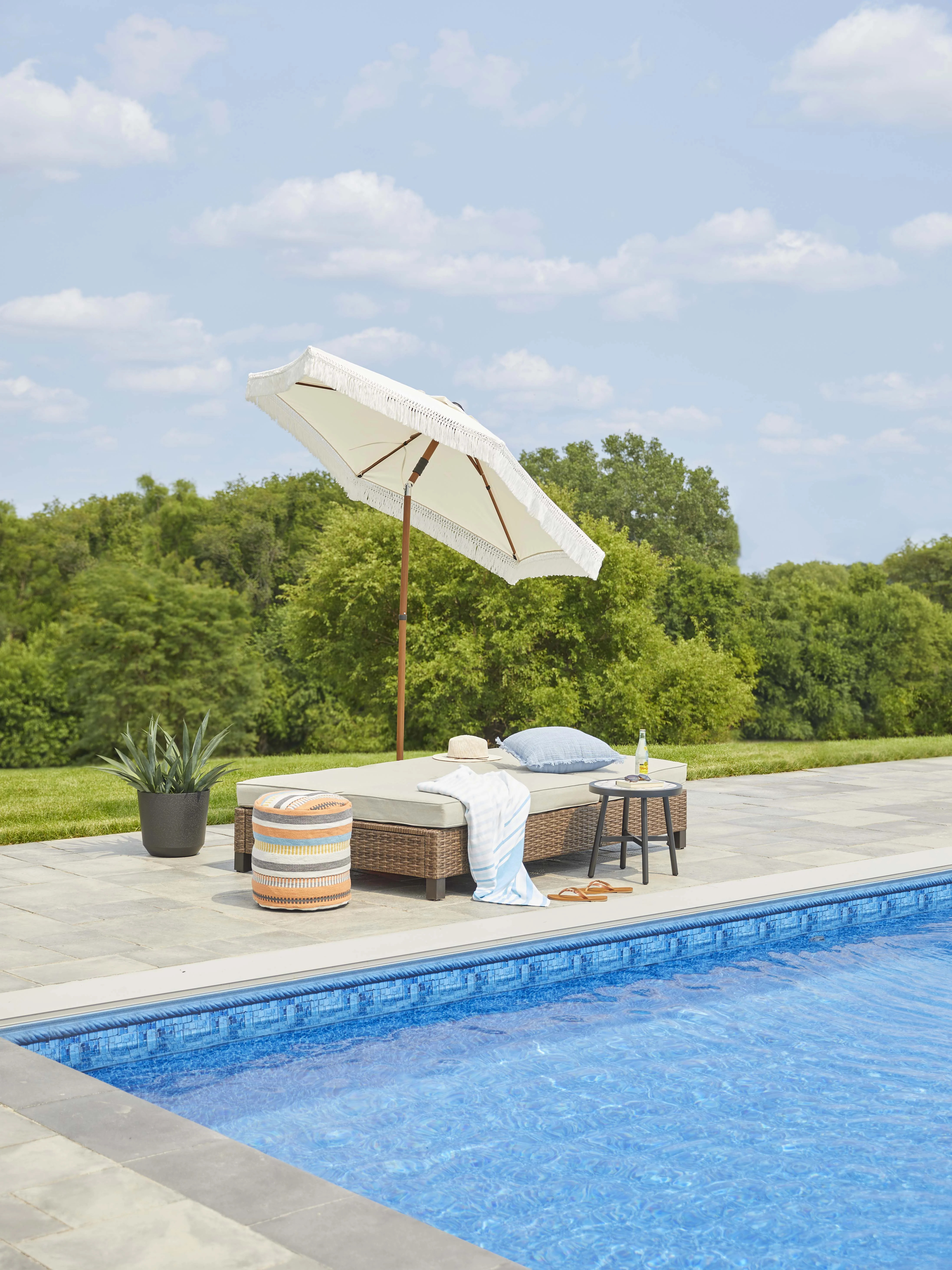 Better Homes & Gardens Ventura 7.5' Neutral Fringe Round Market Patio Umbrella - Walmart.com | Walmart (US)