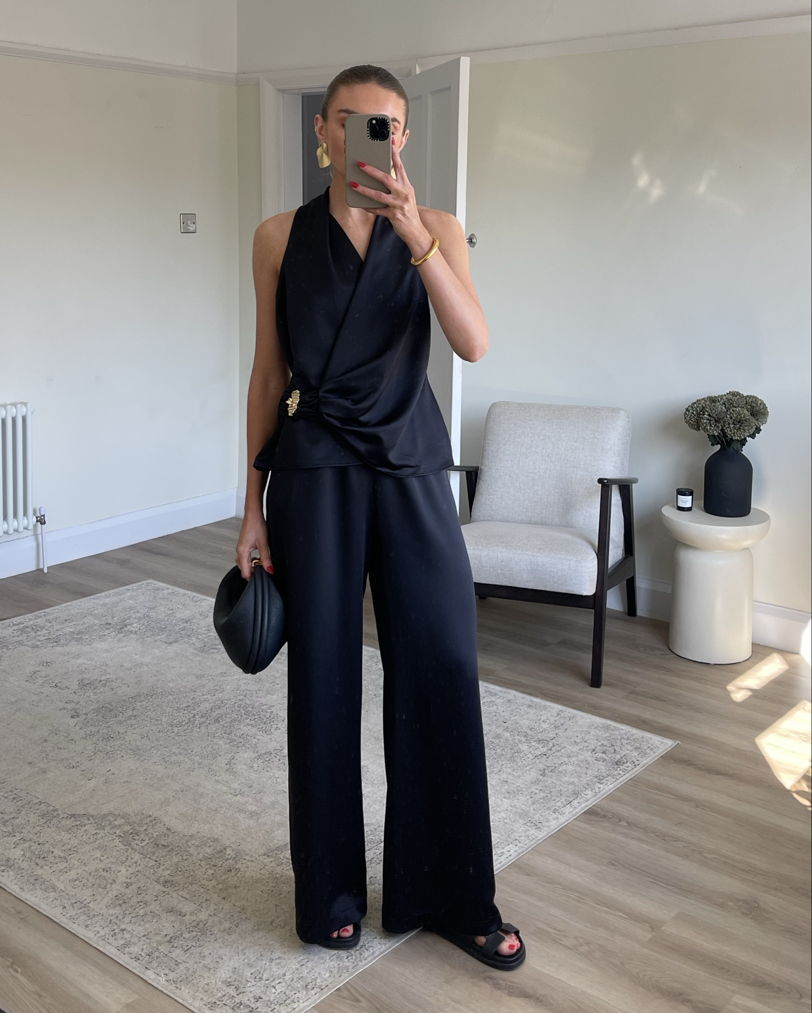 River island new in favourites
Wearing a size 8 in both the black top and trousers
In 5ft 6 
Songmont Luna bag 

#LTKuk