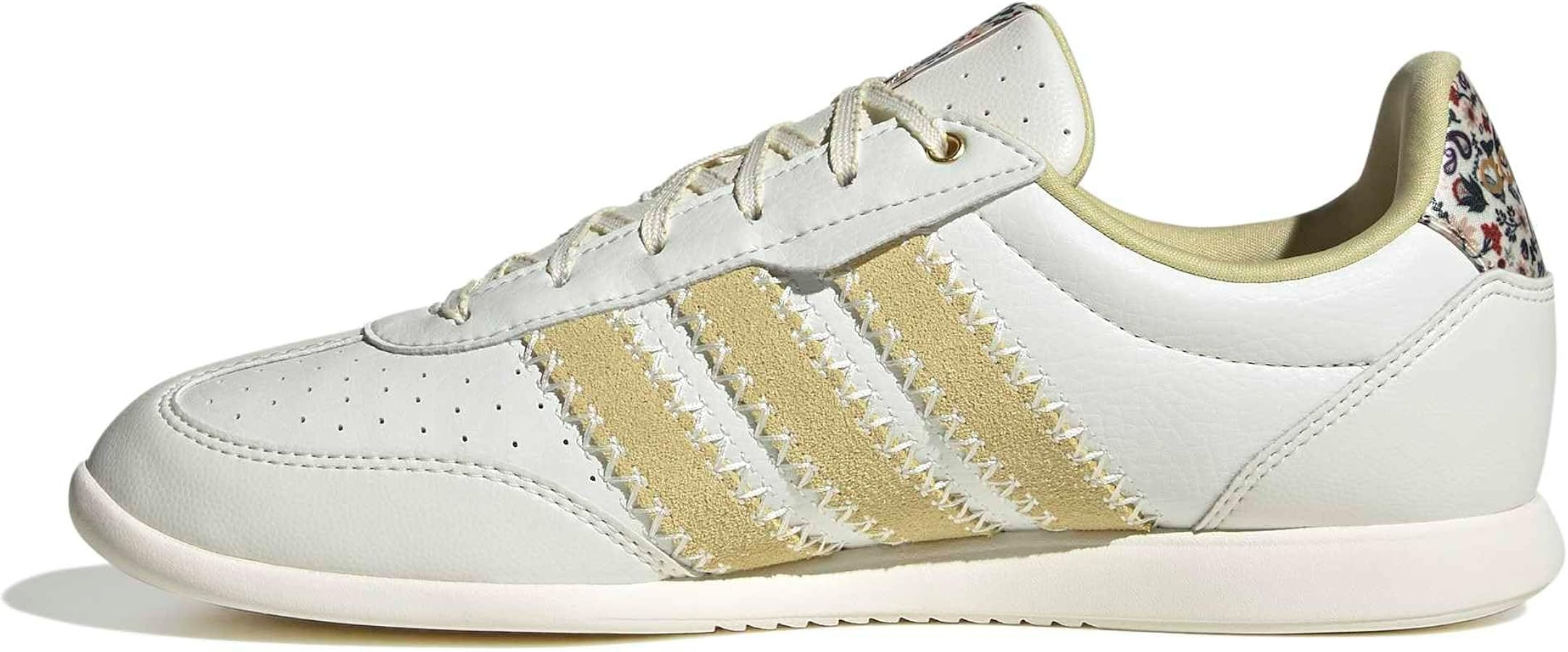 adidas Women's Barreda Low | Amazon (US)
