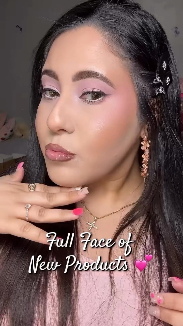 POV: you just found your new soft pink obsession 💕🎀

Testing ALL new base products and she did not come to play. Mixing high-end with drugstore because we love a balanced, boujee-on-a-budget moment 💅🏼✨

This base??
Soft. Airbrushed. Blurred.
Still looks like skin but better.

It’s giving cotton candy glam.
It’s giving hyper-feminine energy.
It’s giving “what filter are you using?” in the comments.

I swear there is nothing more powerful than a flawless base and a soft pink moment to match 🌸

Luxury meets affordable and somehow they created MAGIC together. Don’t sleep on mixing your stash — some of the best combos come from high-low pairings 👏🏼

Product details: ⬇️

@elfcosmetics - Power Grip Primer
- Halo Glow Beauty Wand Blush (Berry
Radiant & Rosé You Slay)
- Halo Glow Beauty Wand Contour (Medium Tan)
- Dewy Coconut Setting Mist

@Benefit Cosmetics - The POREfessional Foundation (4N Wonder)

@tarte cosmetics - Ultra Creamy Shape
Tape Concealer (12B Fair Beige)

@Maybelline NY - Instant Age Rewind
Eraser Multi-Use Concealer (160)

@r.e.m. beauty - Wicked Cherry
Blossom Blush Palette

Huda Beauty - Easy Bake Pressed Powder (Sugarcookie Translucent &
Pound Cake)

Patrick Ta Beauty - Crème Contour & Powder Bronzer Duo (She’s Sculpted)

Would you try this full base combo? 💖
Comment “PINK” if you want the full product breakdown 👇🏼

#softglam #pinkmakeup #makeuproutine #beautyreels #girlyvibes