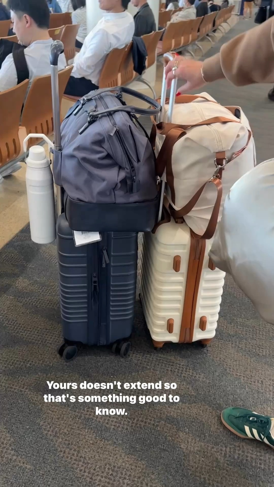 Luggage comparison
The mini weekender fits under the airplane seats 