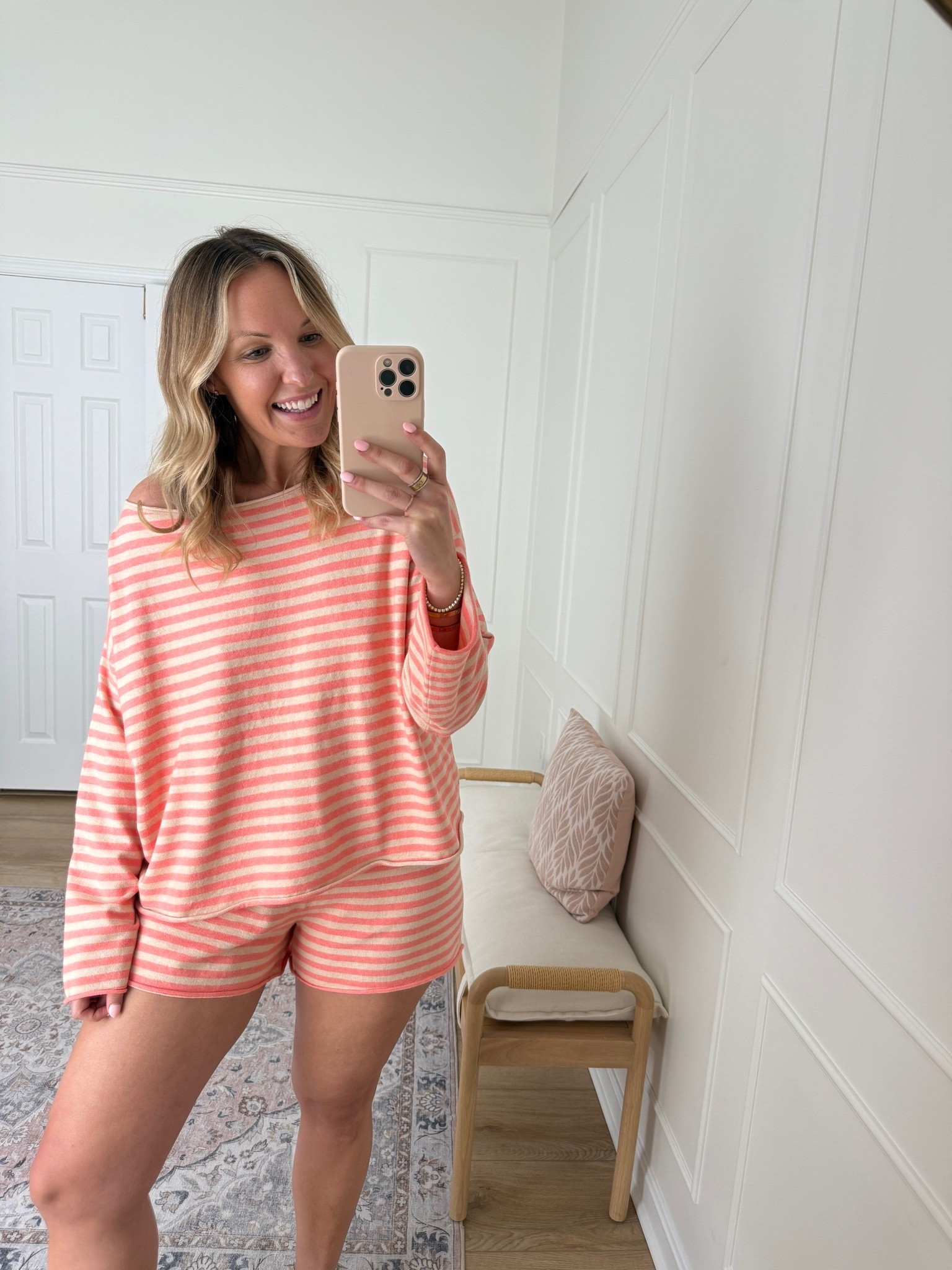 Casual summer outfit - loungewear - med top and large bottoms