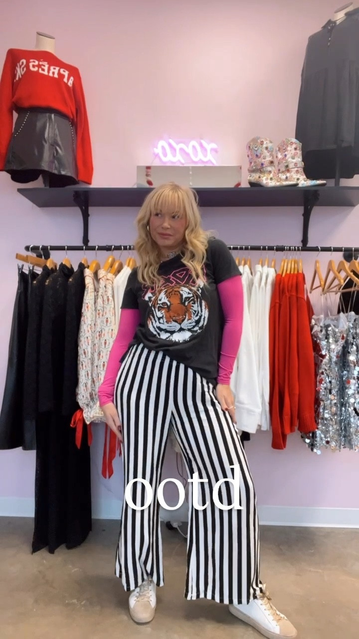 Casual outfit inspo 

Ltkvideo, graphic tee outfit, trendy outfits, how to style, Amazon fashion 

#LTKStyleTip #LTKFindsUnder50 #LTKMidsize