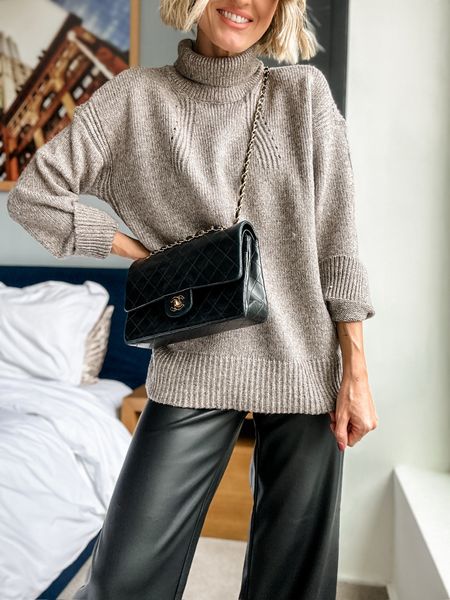 This sweater is truly so good 👏 I am wearing an XS! It can be styled so many ways! #WalmartPartner #WalmartFashion @walmartfashion @walmart

Loverly Grey, Walmart find 

#LTKstyletip #LTKSeasonal #LTKfindsunder50