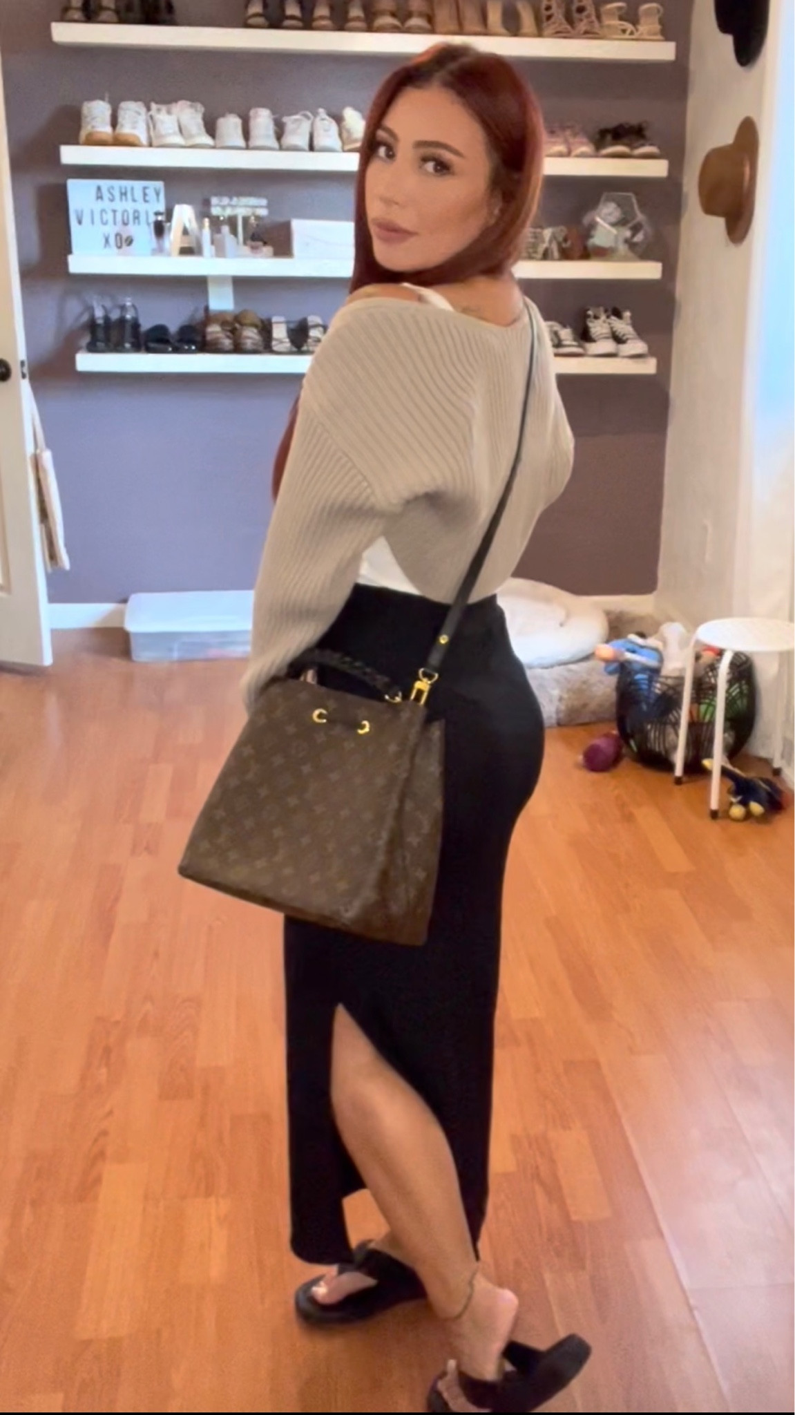 Crop sweater is from H&M and sold out. I linked a similar sweater ❤️