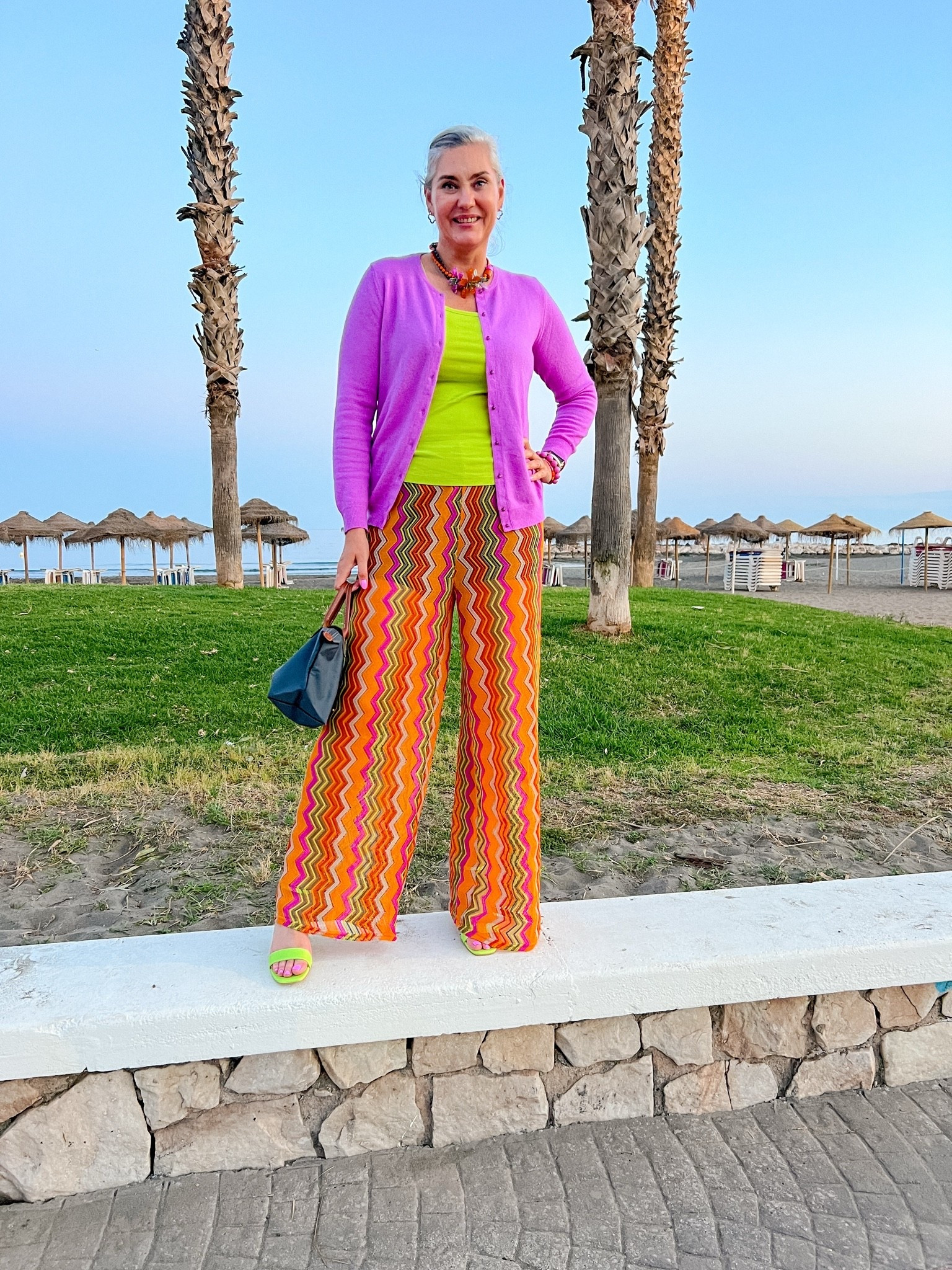 OOTN - zaterdagavond. Kan je zien dat ik al 180 uur op ben? 😅

Cyclaam kleurig vestje van Benetton (oud), daaronder een limegroene tanktop (HEMA) en een gehaakte broek met zigzag print (tts), limegroene sandaaltjes.

#LTKnederlands #LTKeurope #LTKtravel
