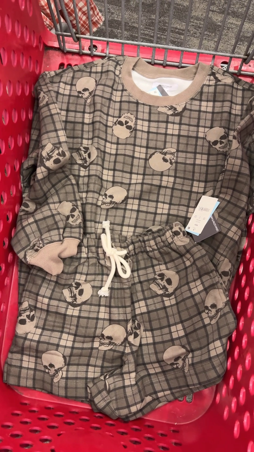 New spooky find at Target💀🖤

target finds, target style, Halloween

#LTKHome #LTKSaleAlert #LTKootd