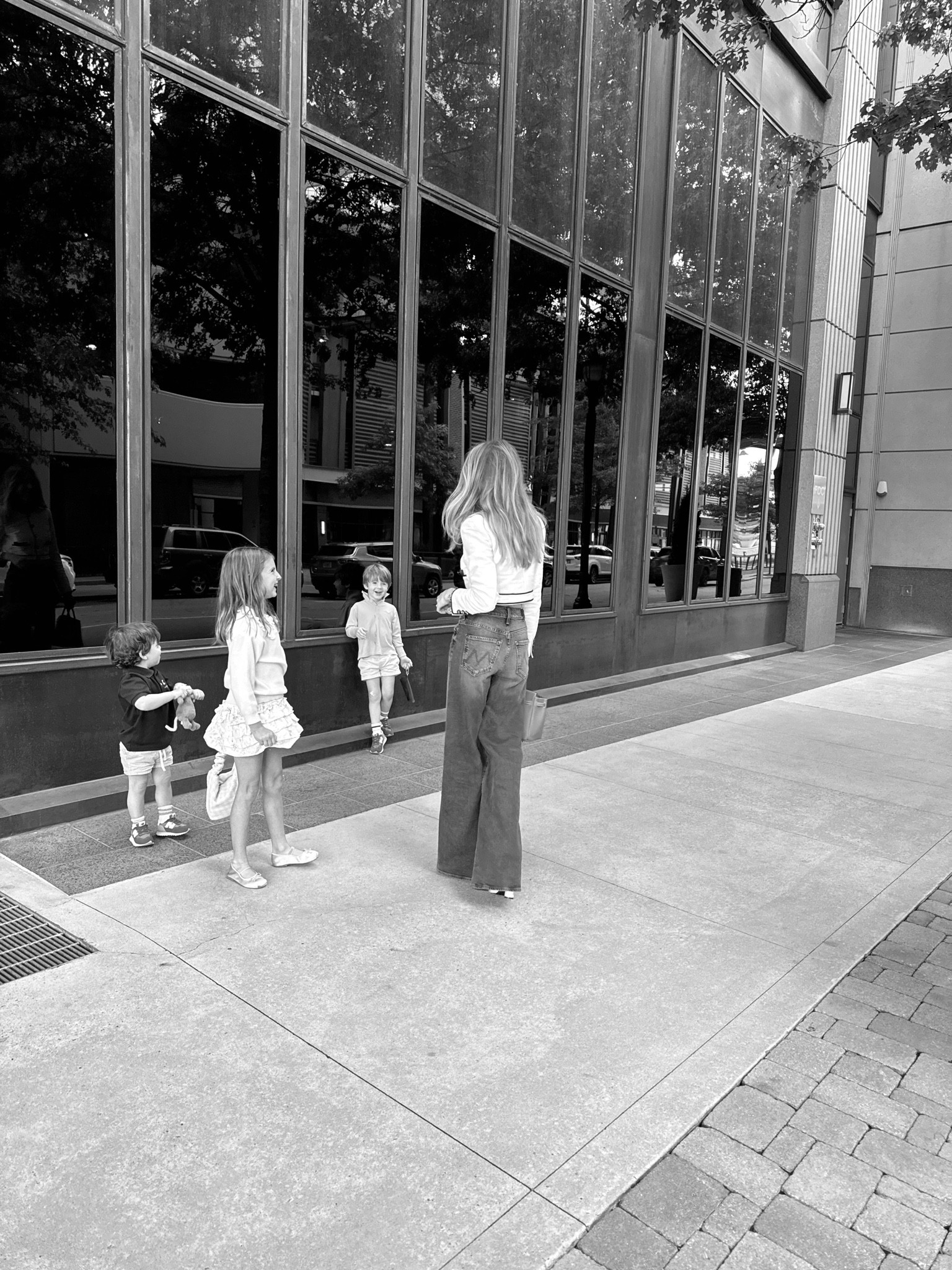 Another look from this weekend. This LoveShackFancy is so chic and the perfect transition piece. Also wearing a favorite pair of Mother jeans🤍