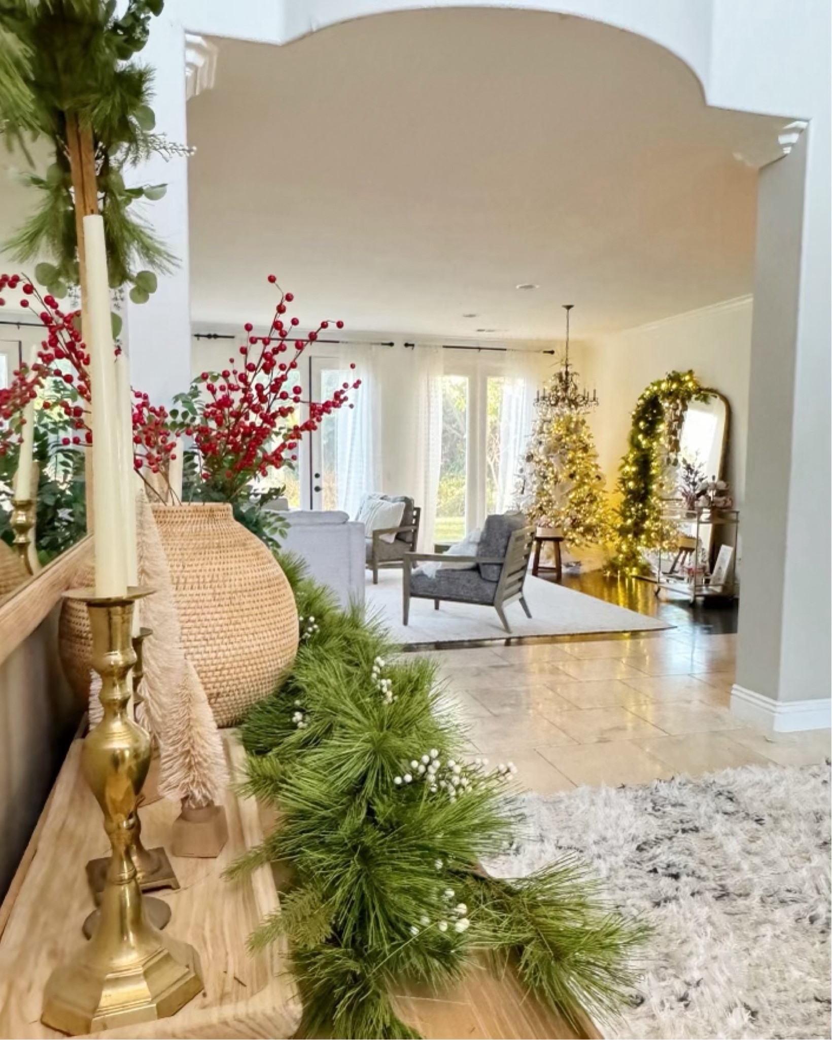 Holiday Entryway 

#LTKHoliday #LTKhome #LTKSeasonal