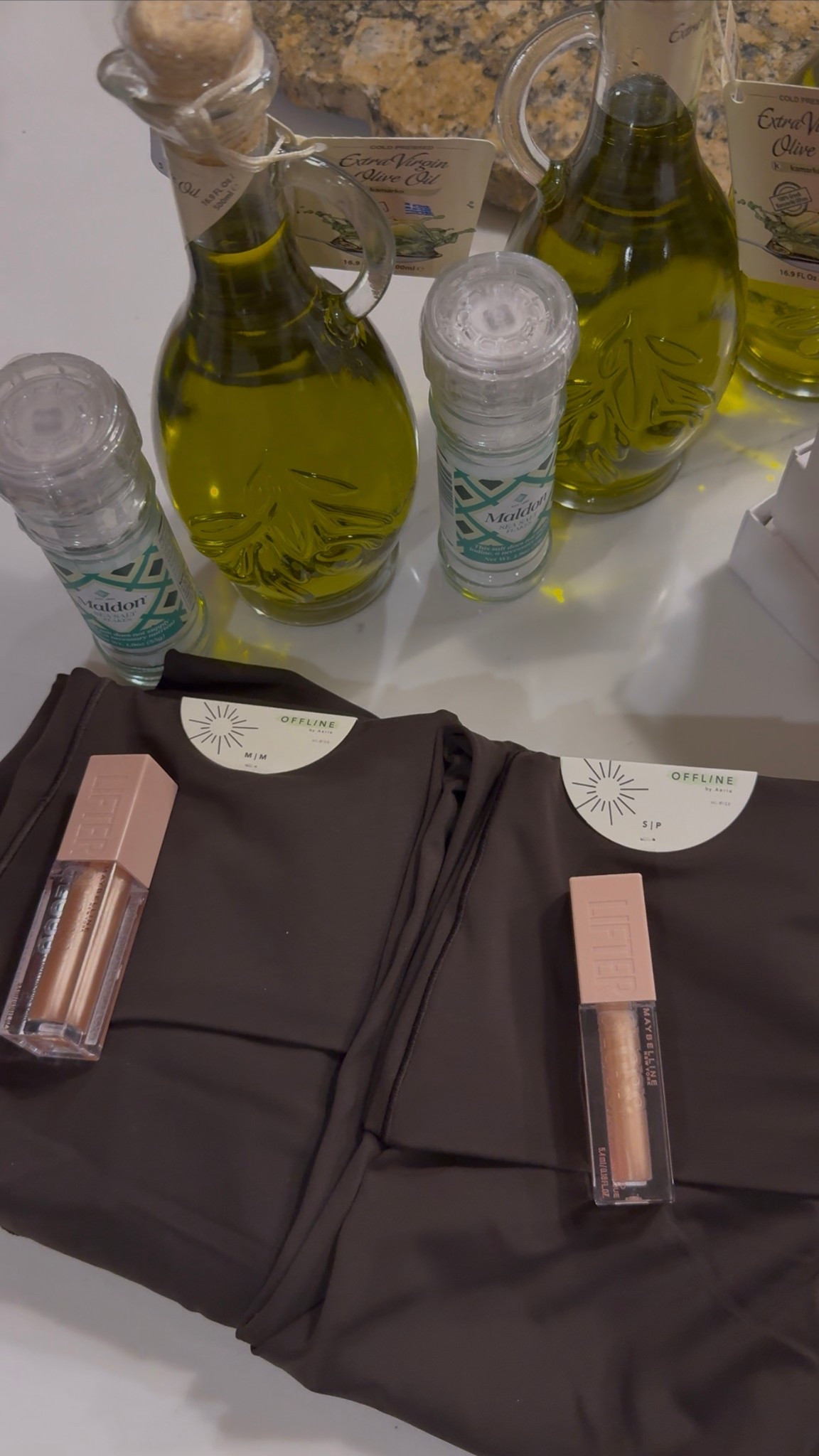 Aerie $20 foldover leggings 

Pat McGrath lip gloss dupe 
Maybelline lifter gloss 



#LTKSaleAlert #LTKBeauty #LTKActive