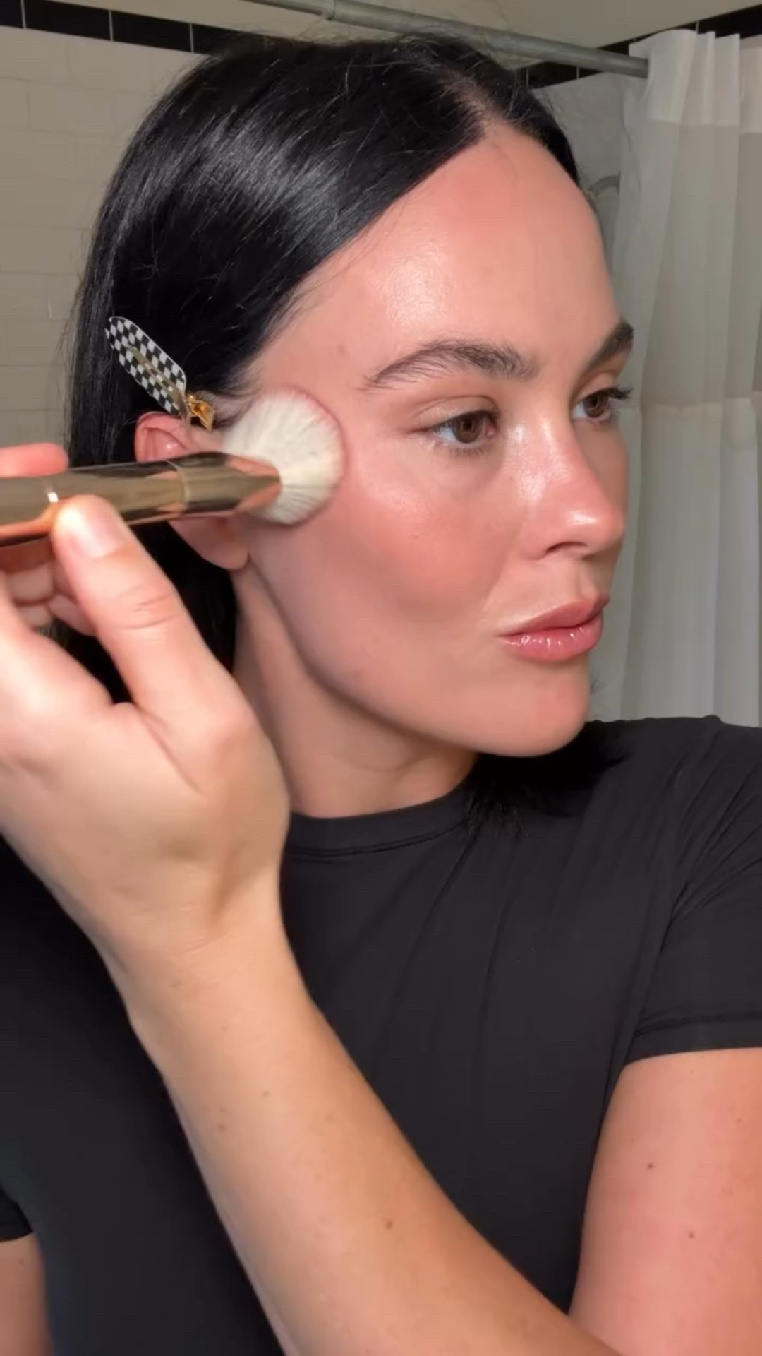 You literally can’t go wrong with any of @patricktabeauty blush colors, but this dark red is everythinggg and is perf for fall and winter

#patricktabeauty #patricktablush #holidayblush #makeup #redblush #holidaymakeup #blush