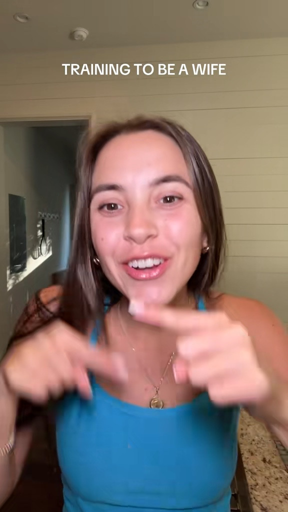 yummiest recipe !! 🤤 tank is beyondyoga and sweats are tjmaxx (linking similar pair from old navy) wearing an xs in both  and SOOO obsessed with my new old navy fleece! 

#LTKHome #LTKFamily #LTKSeasonal