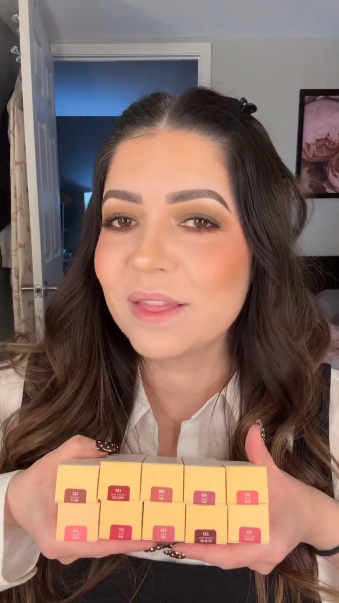 My Ladies🫦✨
LAKA Fruity Glam Tint Mini🍓🍌🍇🫐
This vegan formula is infused with 10 kinds of vitamin-rich fruit juices to prevent chapping. Perfect your pout with this glowy high-shine lip stain available in 30 shades! Simply apply for an everyday look or layer on for a bolder finish. 

Shades:
101 joyful
102 dewy
108 salty
120 caffeine rose
121 ash nut
122 rosy rose
123 unsweet berry
124 maro
127 rose
134 peaches (not shown)

@laka.global @laka.official
#makeup #liptint #lipstain #kbeauty #contentcreator #ugcbeauty #trending