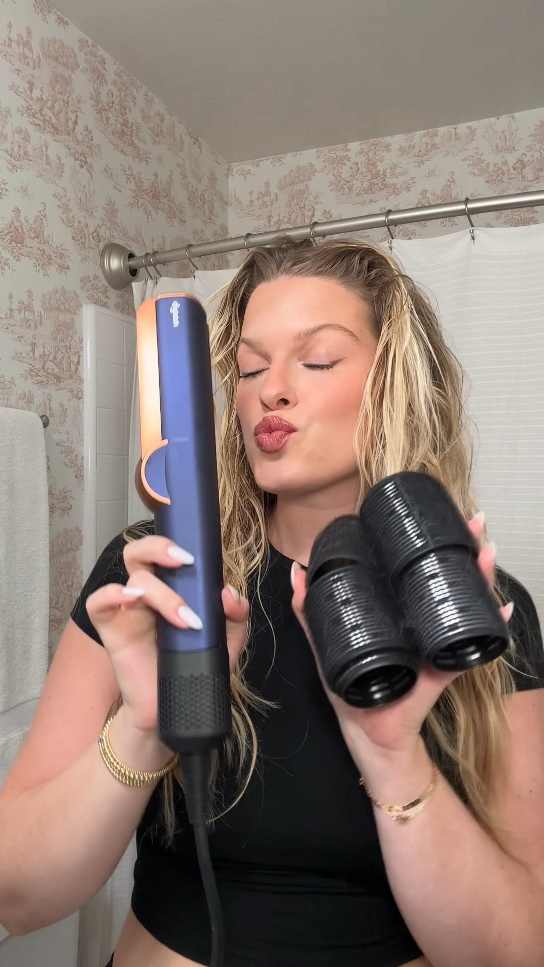 Testing out my airstrait with rollers 💕

#LTKVideo #LTKbeauty