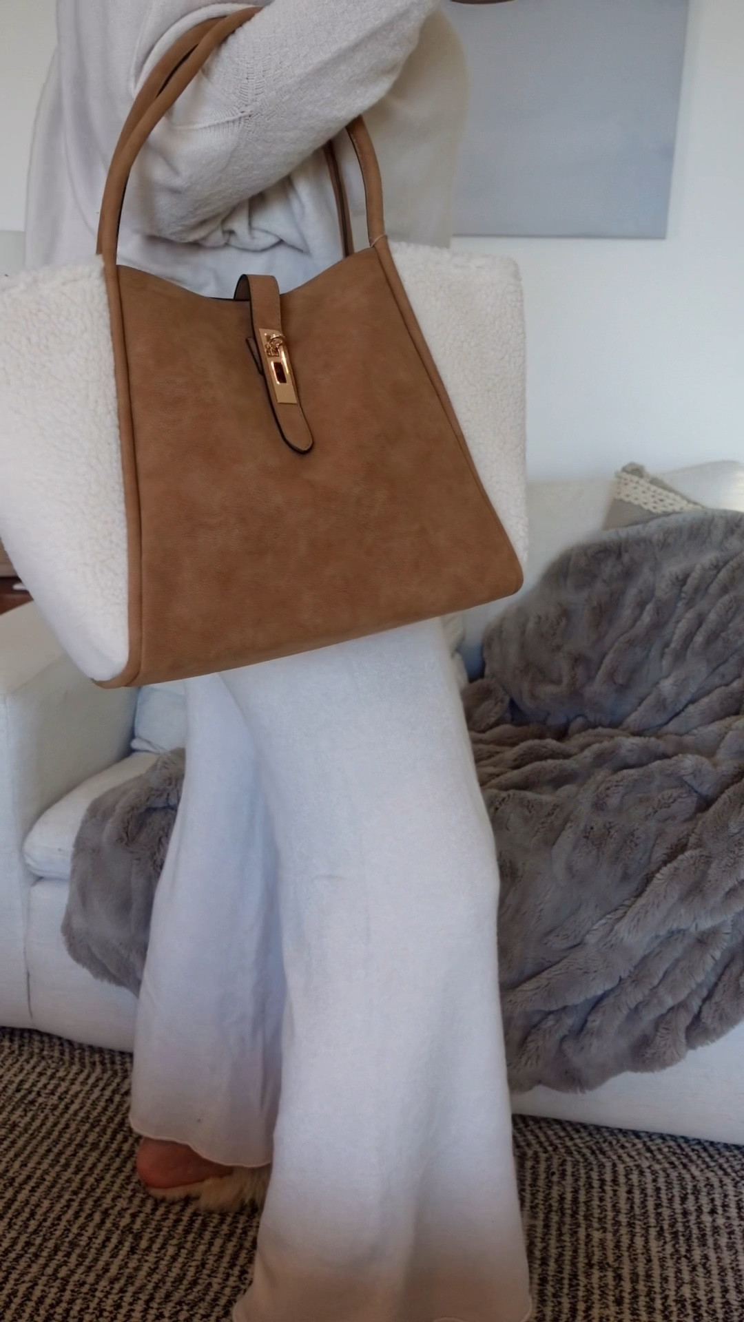 When cozy meets chic!

The @jelavu Aspen Tote is the suede and sherpa bag you NEED for winter! It’s the perfect size tote for all your winter vacays and mountain trips!

#mountainchic #sherpa #suede #winterbags 

#LTKSeasonal #LTKStyleTip #LTKItBag