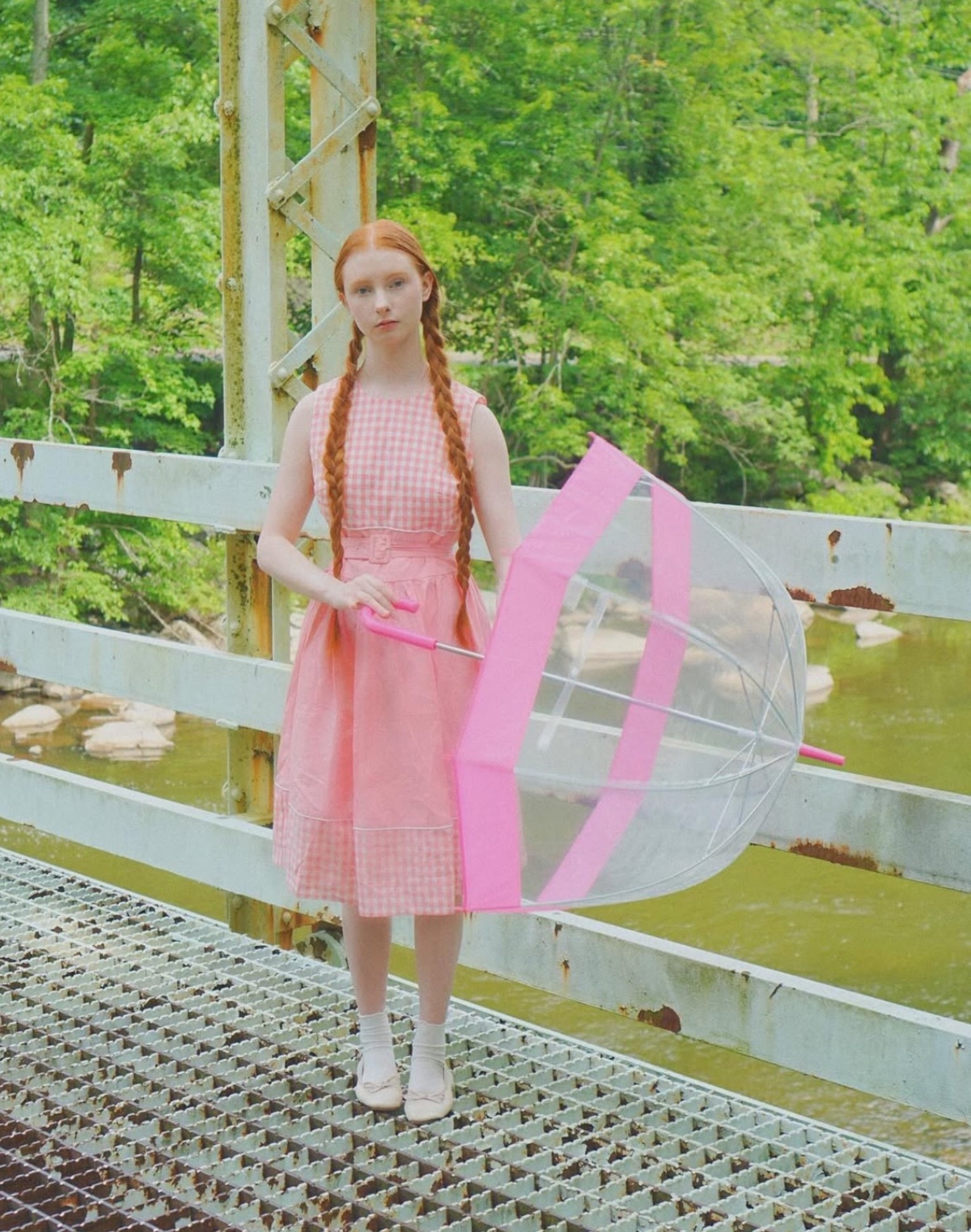 The umbrella with this outfit is so cute! #pink#gingham#dress#retro#vintagee