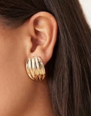 ASOS DESIGN stud earrings with ribbed effect in gold tone | ASOS (Global)
