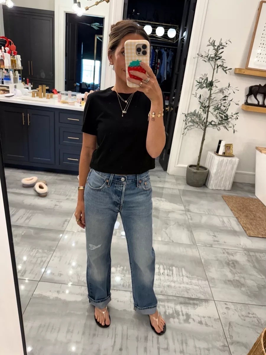 these are easily some of my favorite short girl friendly jeans I’ve found under $150. I got a 25 and they fit like an actual glove.

women’s denim, women’s jeans, levi’s, short girlies friendly jeans, spring denimm outfit inspo

#LTKootd