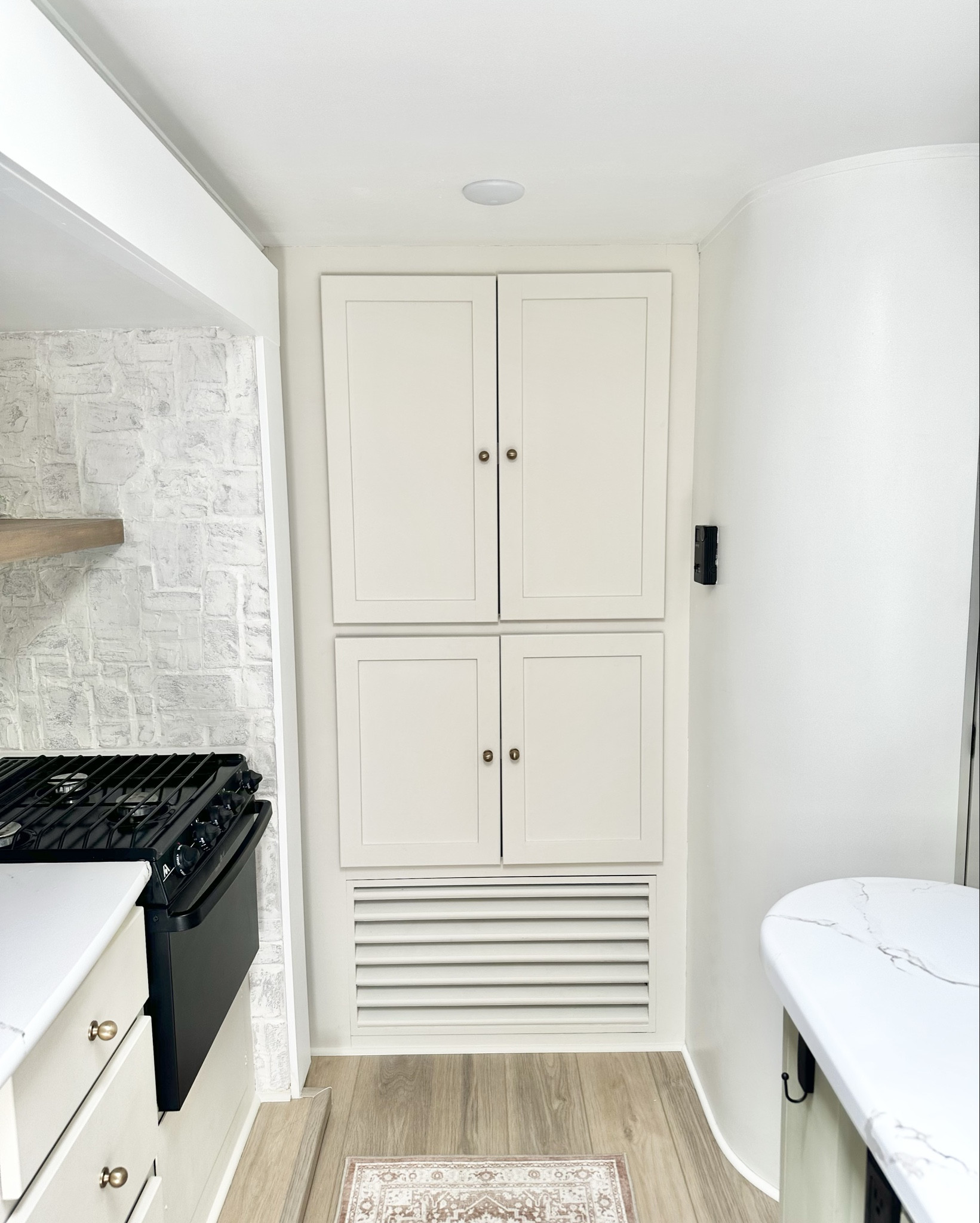 One of my favorite DIY projects to update any kitchen or bathroom is to get rid of the old hinges and do conceal hinges. Here is everything you need to make this happen! Including the affordable hardware that looks luxurious.

Cabinet color is Blanched from magnolia chalk paint sealed with their sealing wax. You can see more on the blog or my Instagram stories!

DIY, kitchen remodel, kitchen renovation, hardware, knobs, brass hardware, interior designer, designer look, kitchen ideas 

#LTKHome