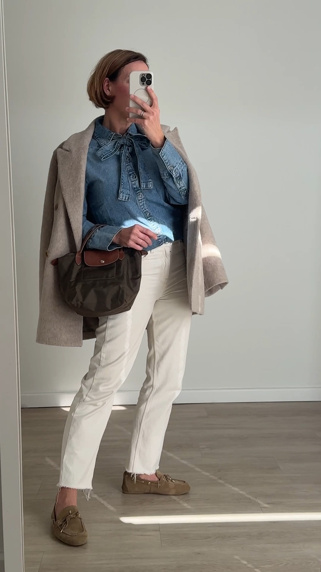 Spring Outfit: Straight Leg Denim, Jeansbluse mit Schluppe, Loafer & Blazer

#LTKspring #LTKdeutschland #LTKFashionMonth