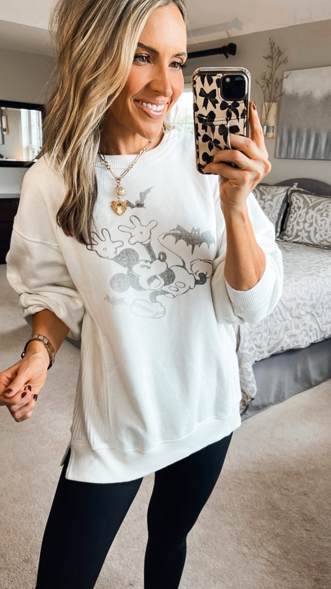 The fit on this sweatshirt 👏 it has stretchy material on the sides that makes it so cozy! It’s an oversized fit. Wearing xxs. Size down 1


#LTKFallSale 

#LTKStyleTip #LTKSaleAlert