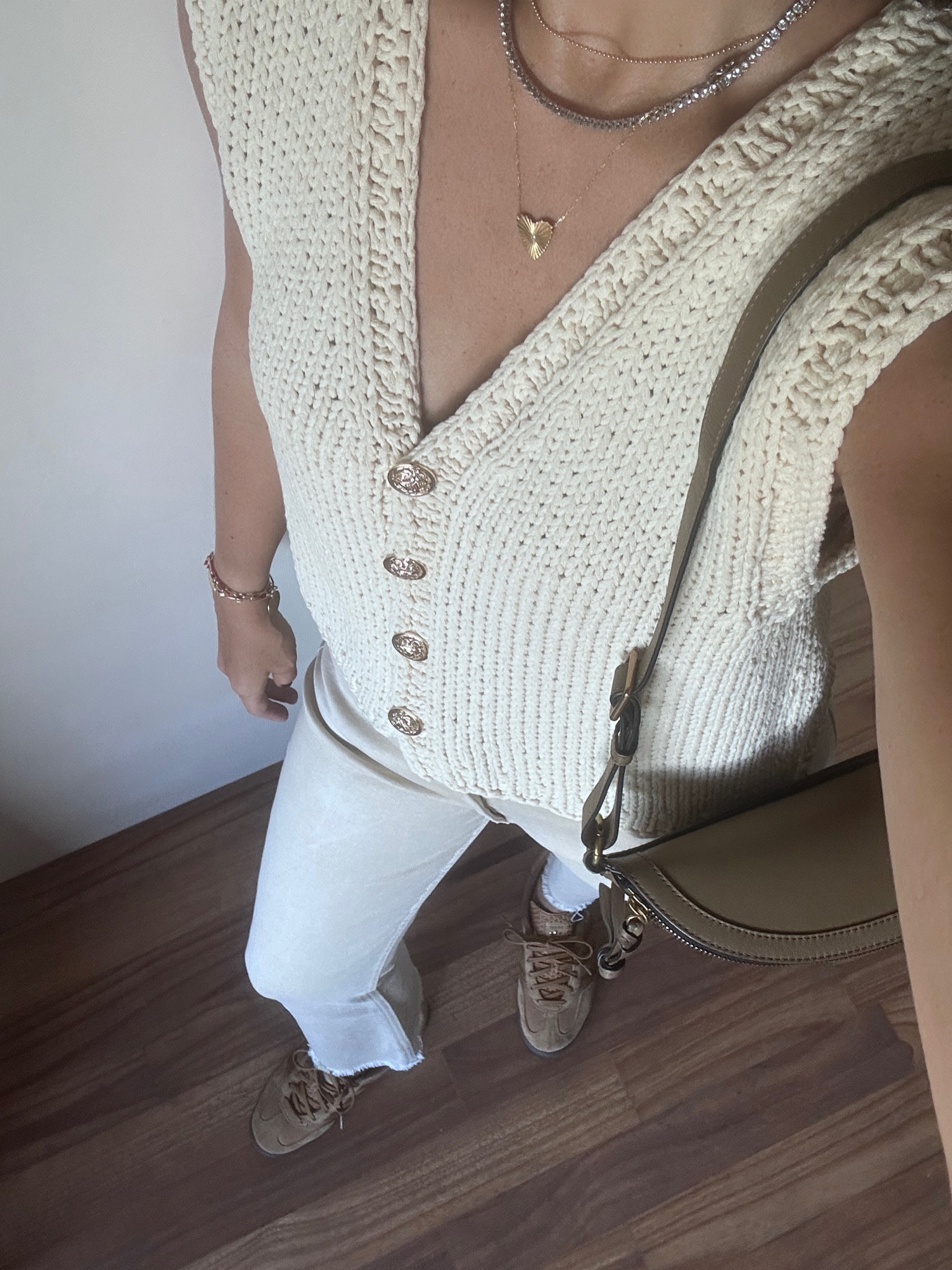 super calming outfit 🍂 O colete é Missinclof, adicionei opções parecidas e mais acessíveis 