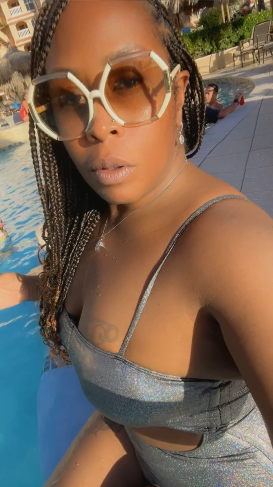 Since the weather is currently 29 degrees I am dreaming of warm weather. Traveling makes me so happy. And in Aruba, one happy island, I enjoy every October.

#LTKdayinmylife #LTKTravel