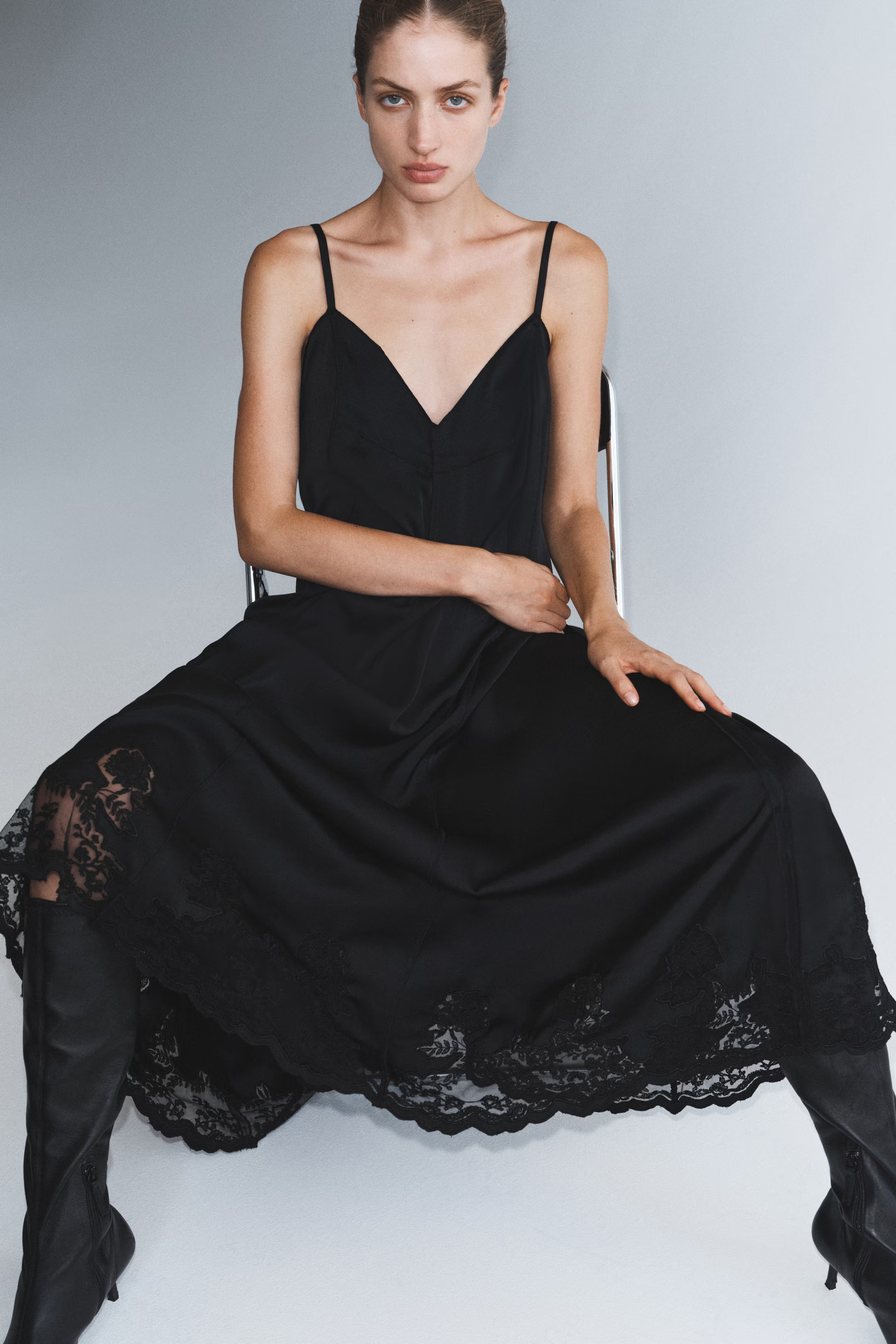 Lace-inset satin dress - Black - Ladies | H&M GB | H&M (UK, MY, IN, SG, PH, TW, HK)