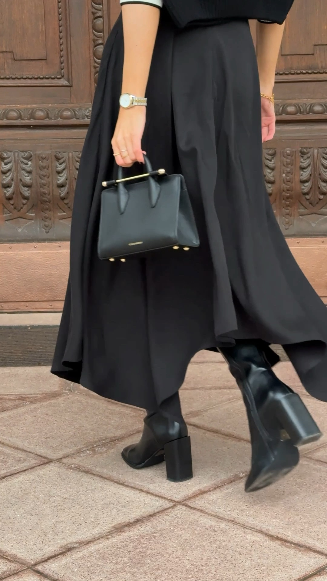 ad. when one Saint + Sofia sweater isn’t enough ✨ 

monochrome outfit | minimal street style | minimal chic 
•paid partnership

#LTKootd