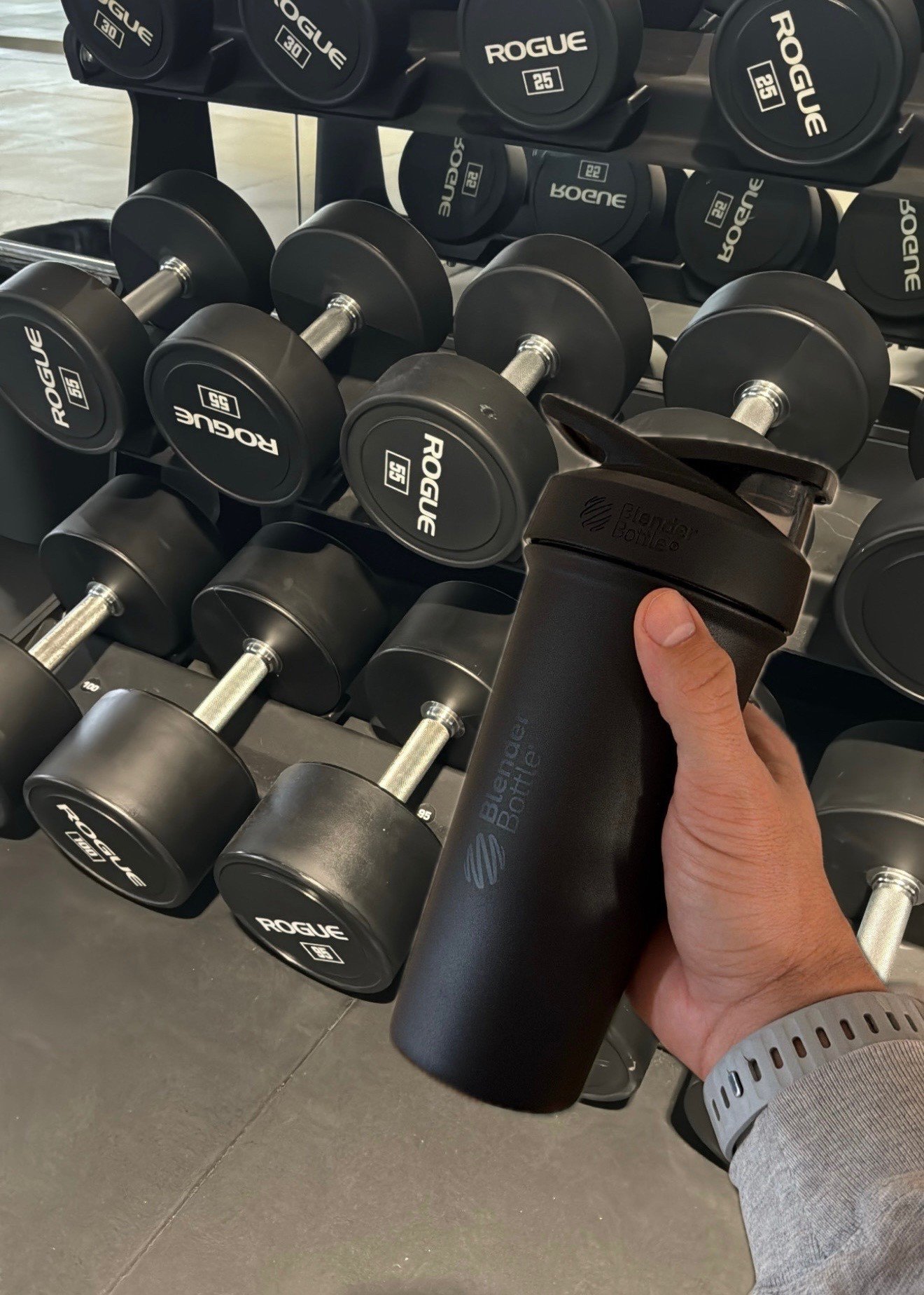 #ad One of my New Year goals is to stay consistent after the gym, and Jess has been holding me accountable. I’ve partnered with @Target and @BlenderBottle to make post-workout shakes easy. Whether you want the Sport bottle or the Stainless Sleek Sport that keeps your drink cold, Target has new colors for a limited time.

I linked my favorites in my LTK so you can grab them all in one place.

@shop.ltk #liketkit

@Target @BlenderBottle #TargetPartner #Target #blenderbottle #itbeginswithblenderbottle #teamblenderbottle

#LTKActive #LTKMens #LTKfitnessgoals