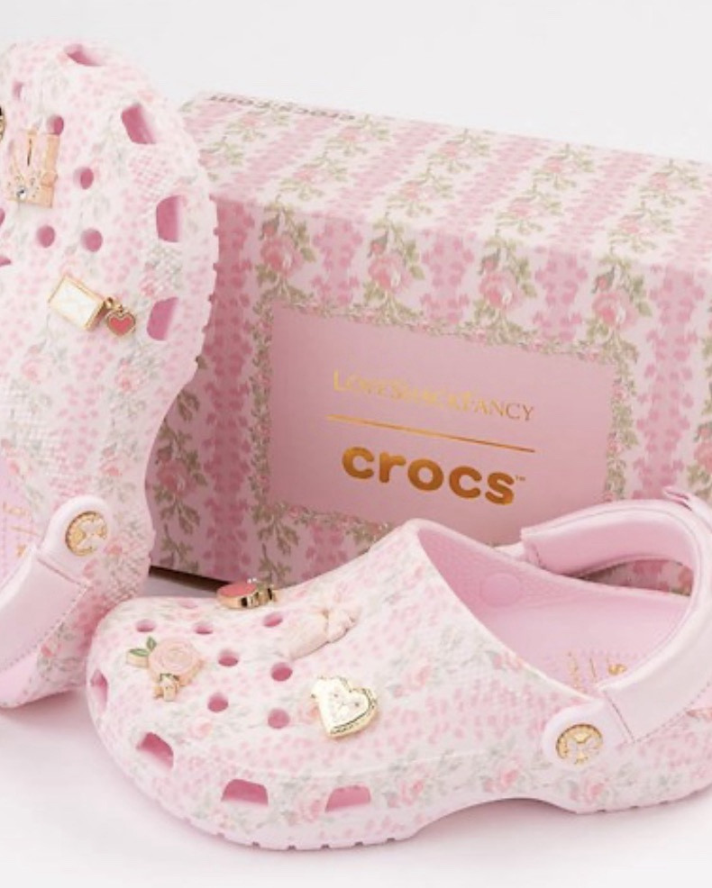 These LoveShackFancy Crocs are going viral! They’re sold out most places, but Journeys still has some! 🩷🌸🎀

Listed both kids and women’s below!

#loveshackfancycrocs #crocs #viral #trandongfashion #floralcrocs #pinkcrocz
