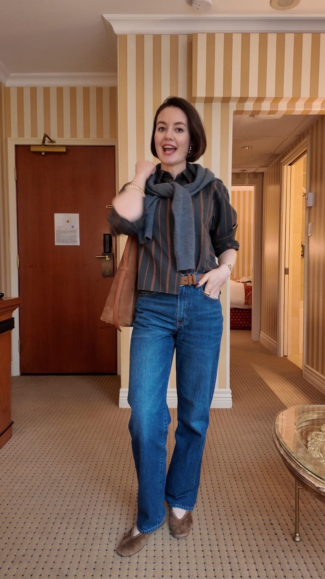 Cropped shirt (xs), jeans (size 24), suede bag, suede ballet flats grey cashmere sweater

Use Sansha15 for Fabrique

#LTKStyleTip #LTKTravel #LTKSeasonal