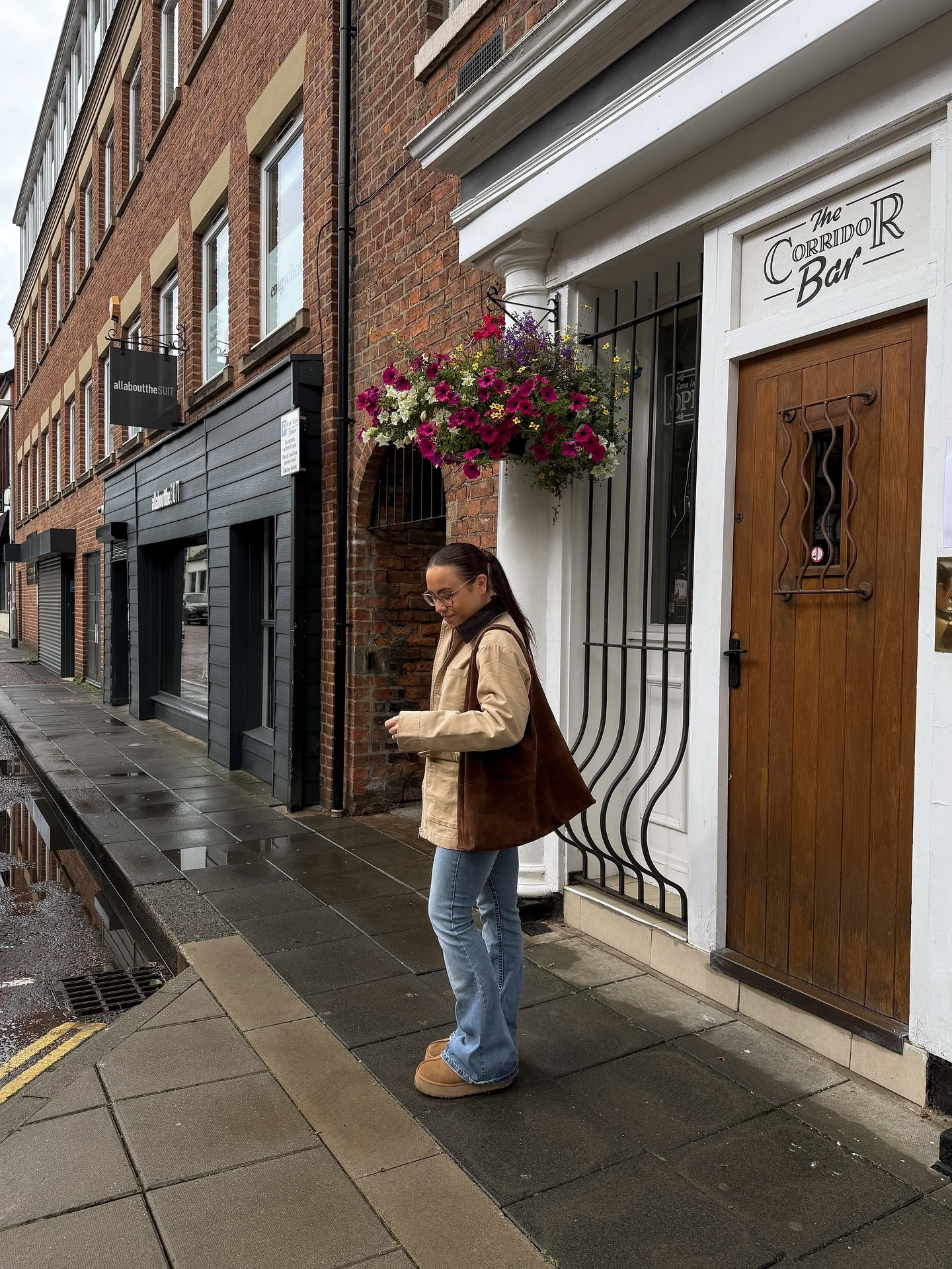 Autumn is Here 🌧️🍂🍁

I think it’s safe to say autumn is officially here and it brought the rain! I’m not complaining I got to style my new barn jacket from @newlook and I love her 😍😂

Comment SHOP and I’ll send you the links 🔗 

•
•
•
#newlook #thatnewlookfeeling #ad #autumnishere #outfitinspiration #outfitideas #streetstyle #streetstyled #ugg #autumncolours #fallfashion #fallfashiontrends #dailystyle