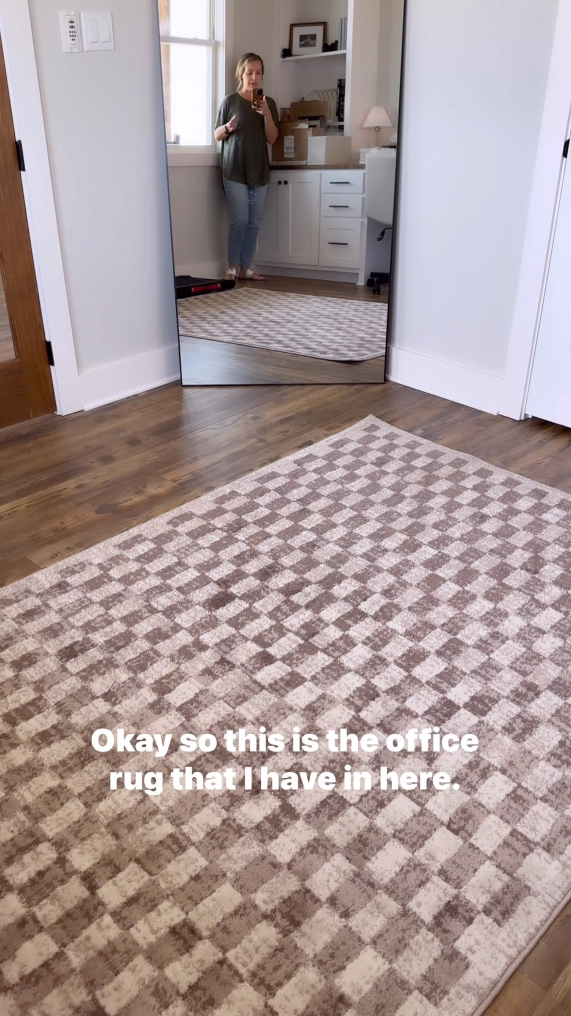 Neutral office rug for your home! 🏠 

#officedecor #neutralhomedecor #rug #checkeredprint #homedecor #officechair #mirror

#LTKHome #LTKStyleTip #LTKFindsUnder100