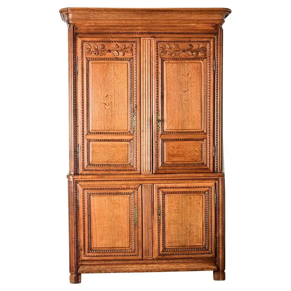 French 18th Century Carved Oak Buffet à Deux Corps | 1stDibs