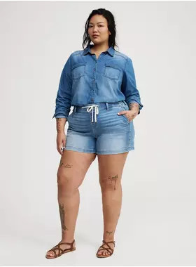 Weekend Mid-Rise Knit Denim Short | Torrid (US & Canada)