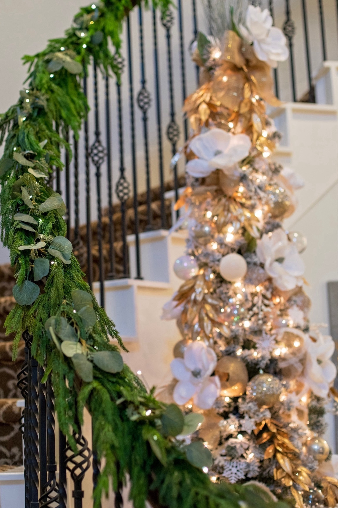 Entry hallway complete! I’ve been waiting for some of the real touch Norfolk garland to be back in stock, and I was so lucky to find this! If you are still looking for some, go to the link in my LTK. The best part is it comes in many lengths— I used a 25’ piece for my staircase rail, embellished with some eucalyptus stems, and one of my Christmas bundles at the bottom for a finished look. 

#christmas #christmasdecor #garland #norfolk #entrywaydecor

#LTKHoliday #LTKhome #LTKSeasonal