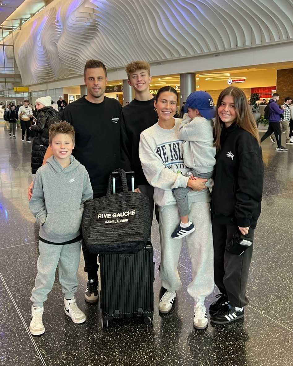 Family travel outfits ✈️ wearing the comfiest grey sweatpants ever - obsessed with these! 

Family travel; travel outfit; airport outfit; airplane outfit; Abercrombie sweatshirt; Abercrombie; adidas samba; Amazon; Nike; Christine Andrew 

#LTKfamily #LTKkids #LTKtravel