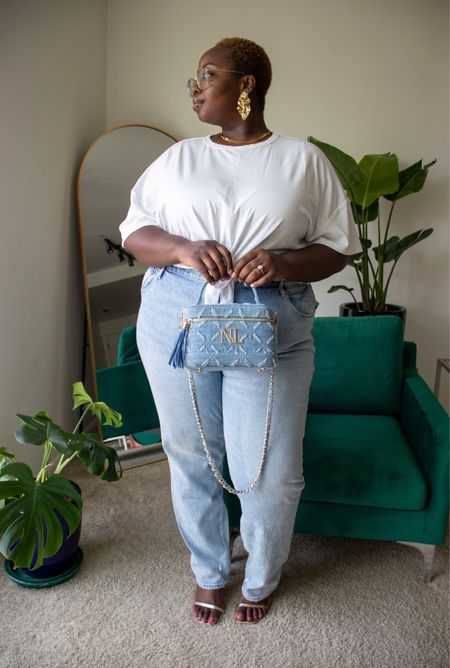 Have you tried Abercrombie and Fitch Jeans yet? They carry plus size if you didn’t know so definitely check them out when they go on sale! I love this light wash denim paired with a white crop top and my gold accessories! One of my go to combos when I feel like I don’t have anything to wear. I’ve linked these jeans and some other Abercrombie favorites of mine 💛

#LTKcurves #LTKsalealert #LTKxAF