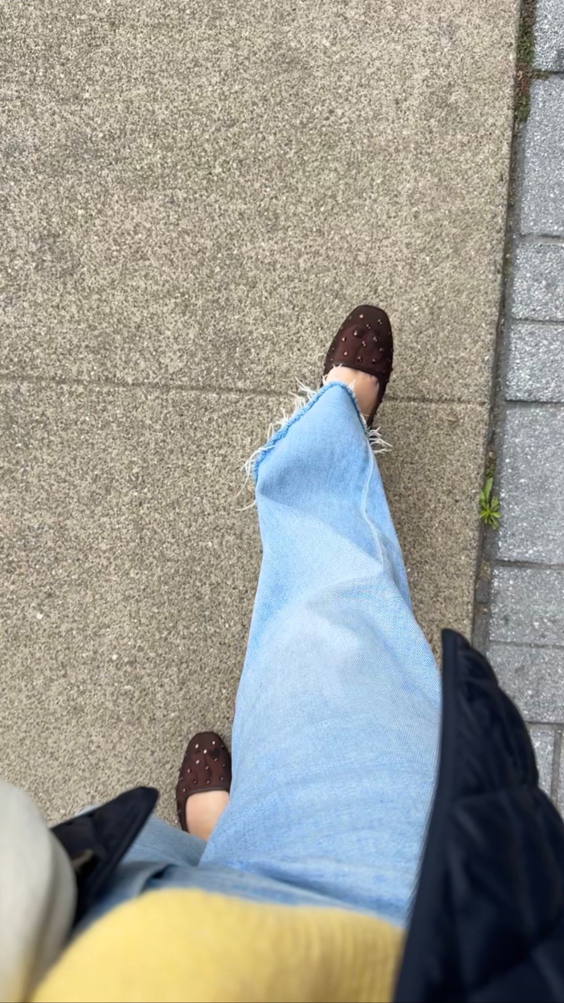 OOTD to go get a pedi. 

Sam Edelman flats
Paige jeans
Ralph Lauren quilted jacket
Vince Camuto yellow sweater 
Uniqlo mini bag
Kate spade tortoise phone case 

#LTKgrwm #LTKNYFW #LTKootd