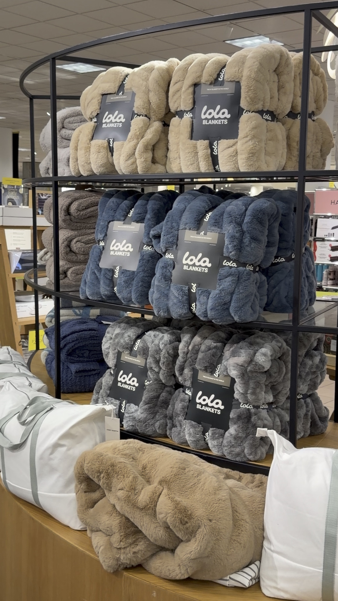 Comfy blankets i found at the Nsale 

Nordstrom anniversary sale

#LTKmomlife #LTKgrwm #LTKootd