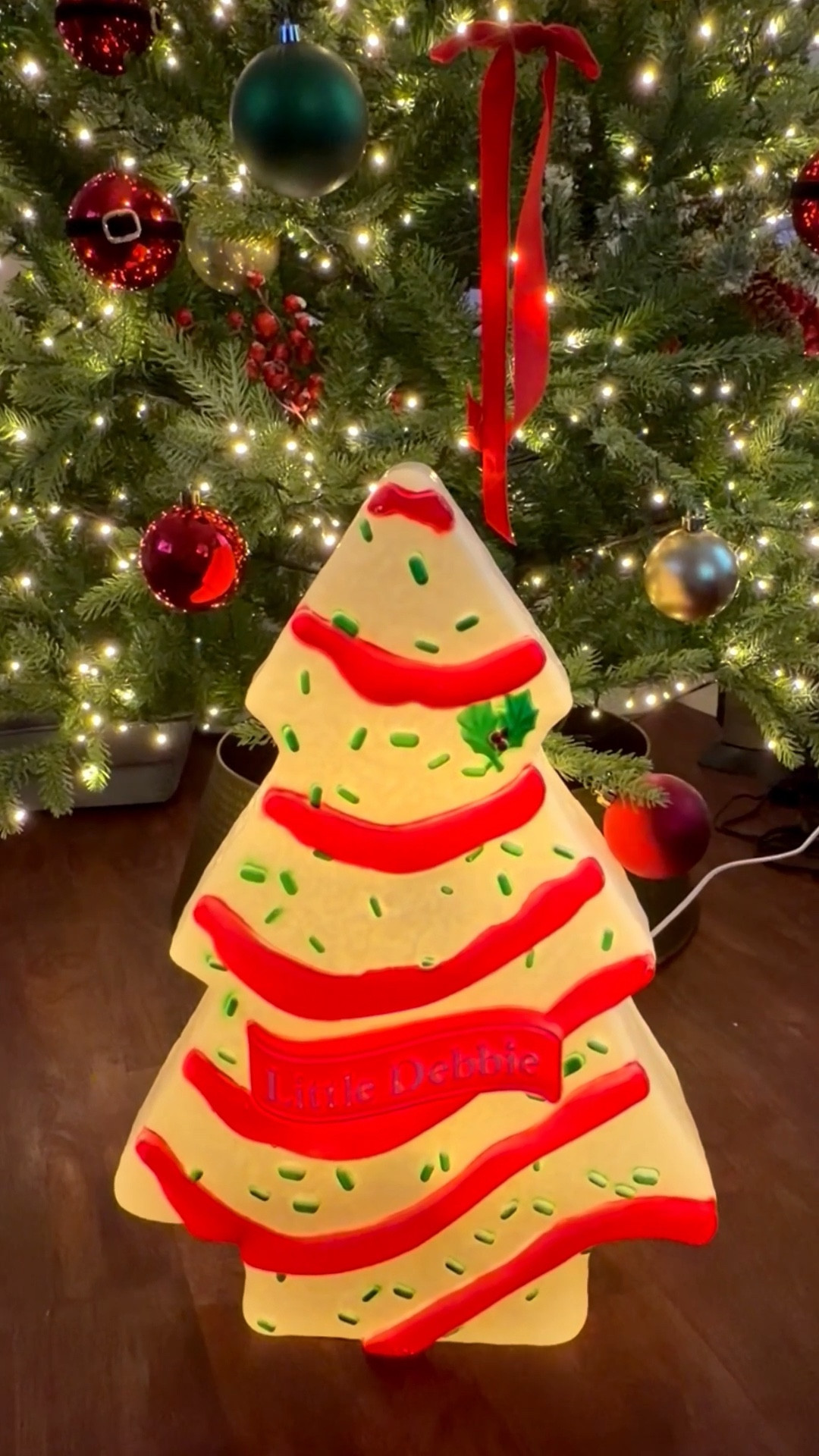 😍 The viral Little Debbie Christmas Cake Blow Mold is selling out! So cute!!!! Lots of great Walmart Black Friday deals to scoop up! I’ll add some below!

#LTKHoliday #LTKHome #LTKCyberWeek