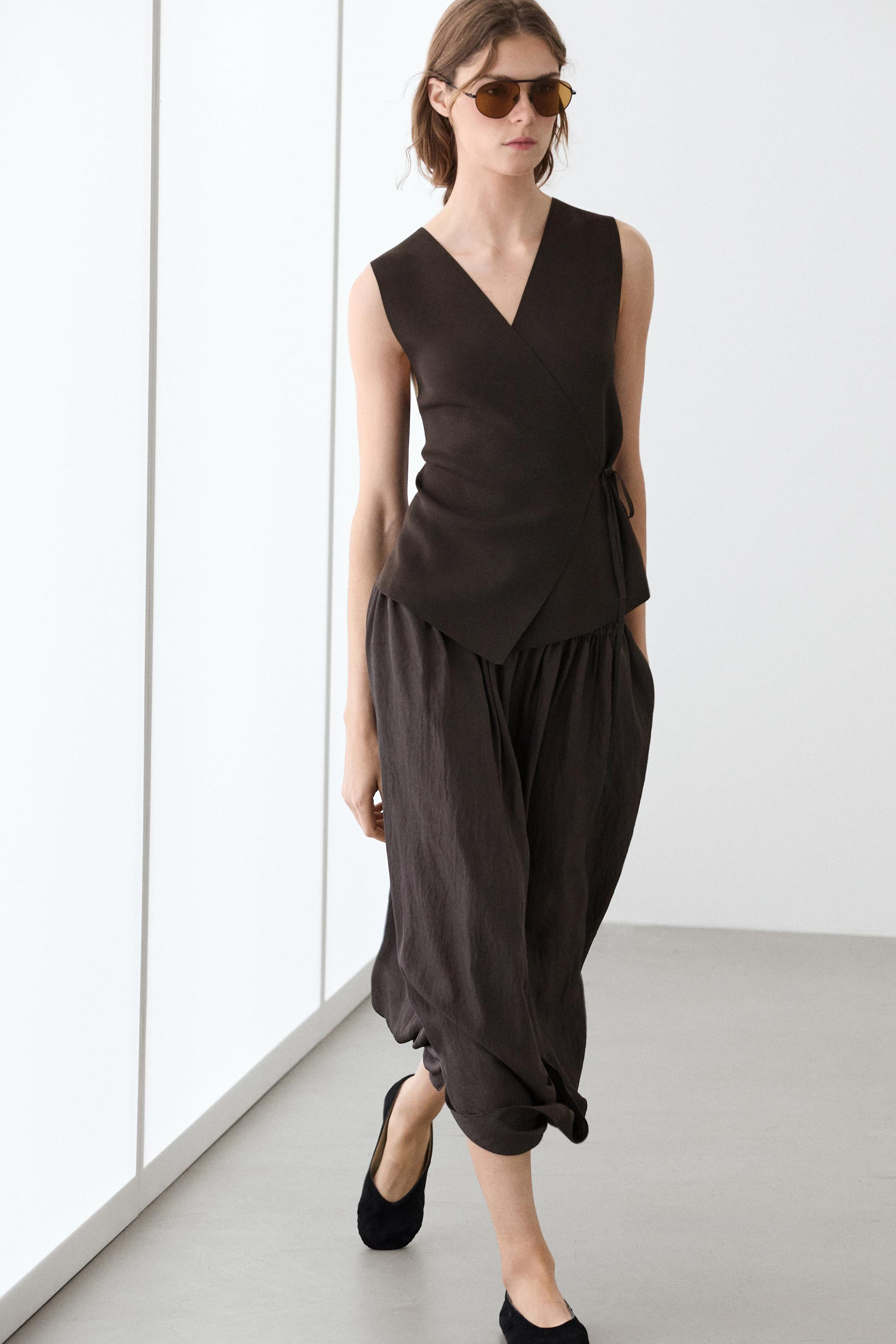 Crossover knit vest with tie detail | Massimo Dutti UK