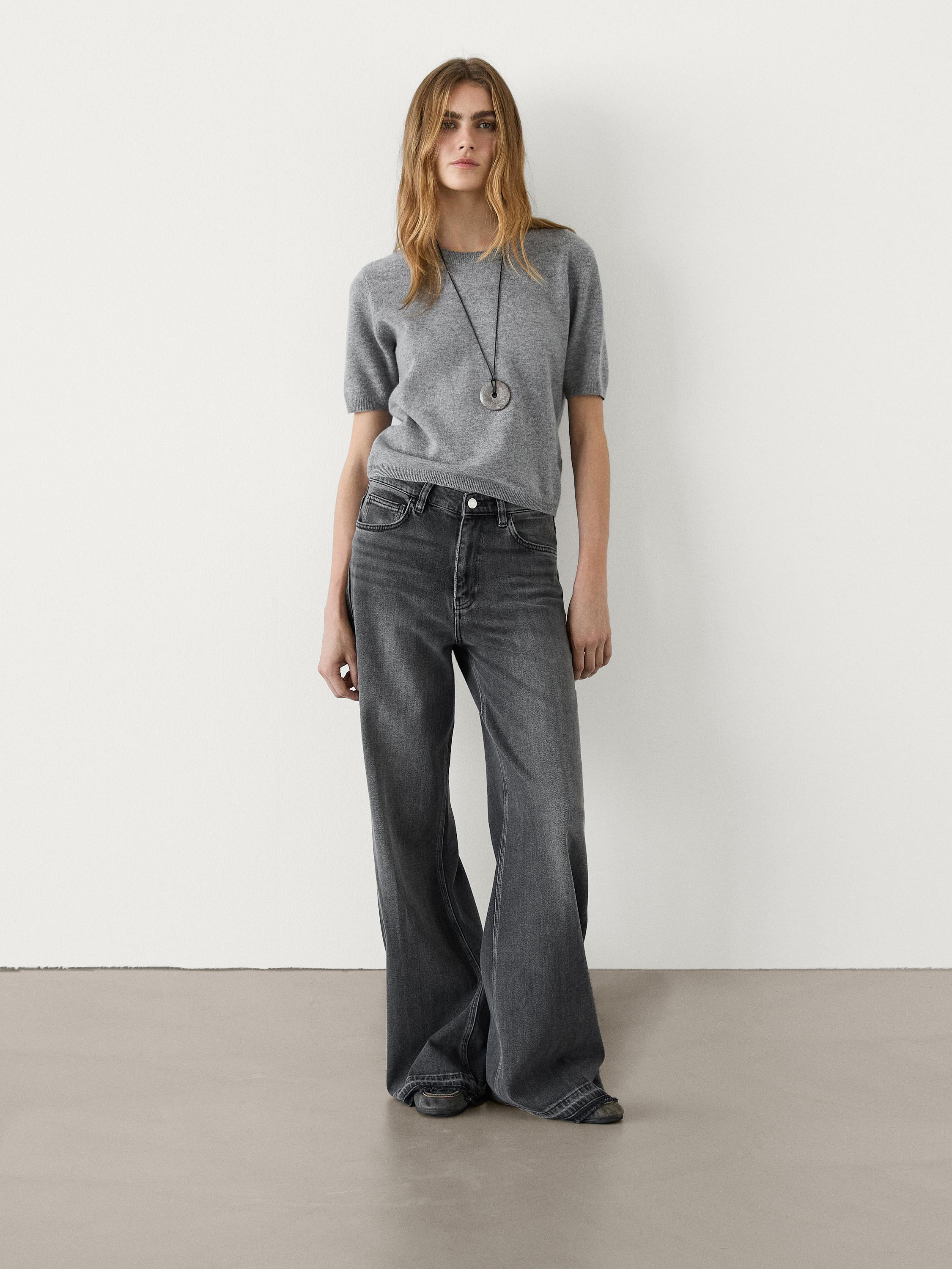 Jeans-Schlaghose mit hohem Bund 69,95 €  49,95 €  Hinzufügen  WÄHLEN SIE EINE GRÖSSE Schla... | Massimo Dutti DE