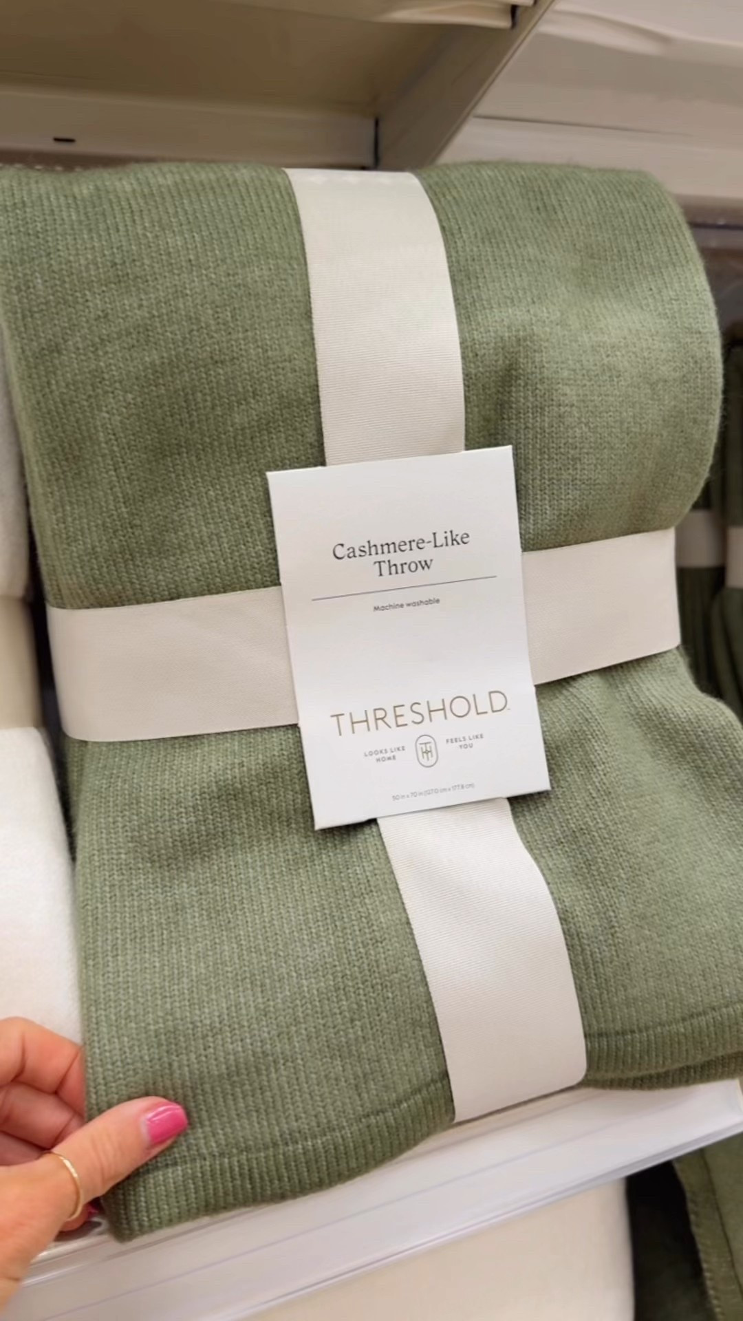 Gorgeous cashmere-like throws for fall under $40! Great gift idea too  

#LTKHome #LTKSeasonal