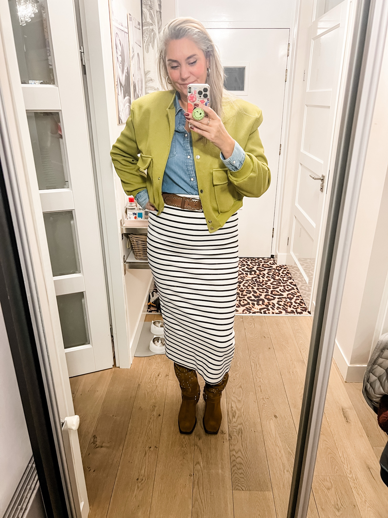Ootd - Monday. Cropped green bomber jacket (Guts & Gusto), denim shirt from the men’s department (hence the long sleeves), striped pencil skirt, brown suede biker/cowboy boots. 



#LTKnederlands #LTKwinter #LTKeurope