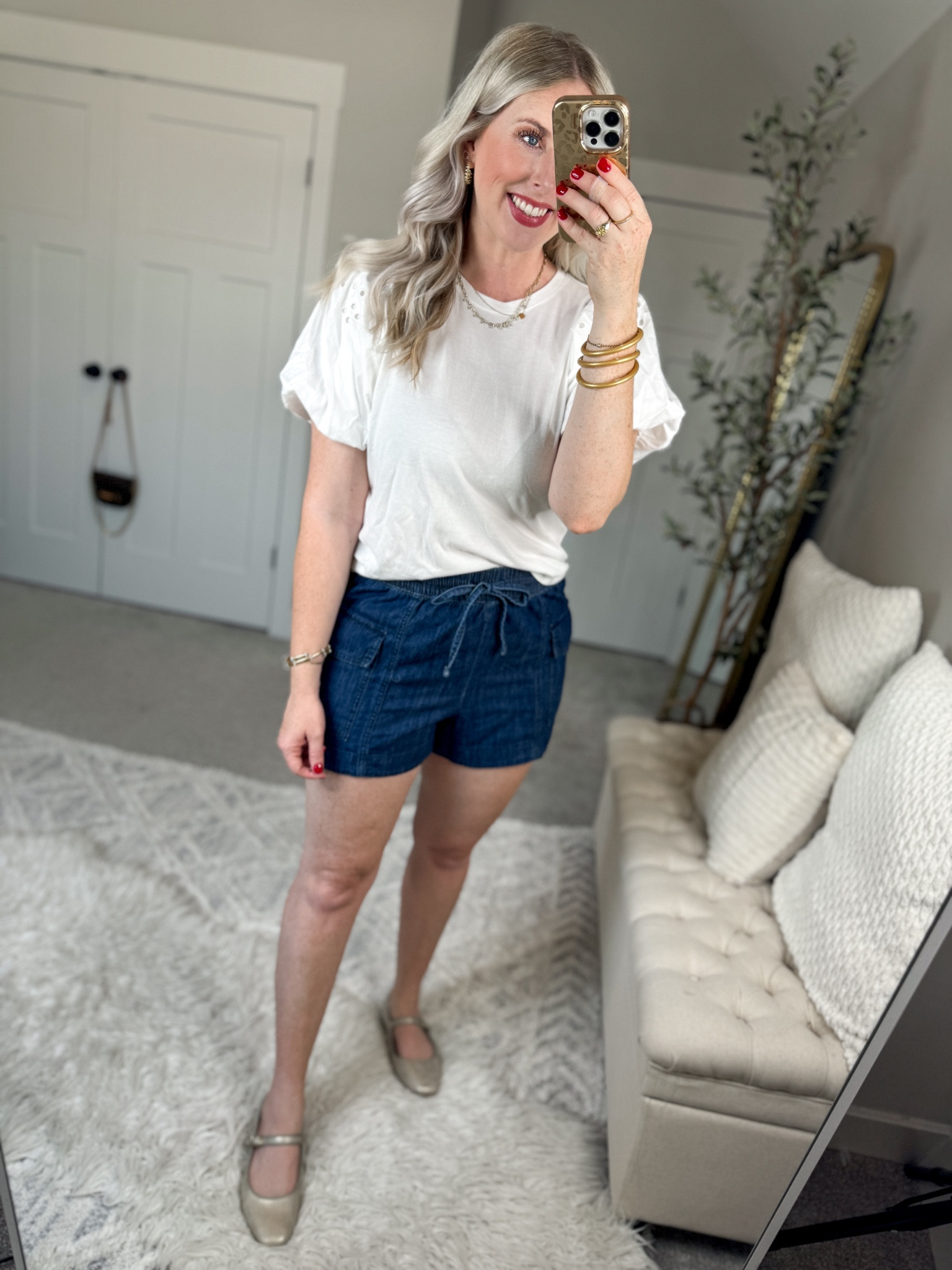 Weekend Walmart Wins try on
Eyelet puff sleeve top- medium 
Utility chambray shorts- medium 

#LTKShoeCrush #LTKxWalmart #LTKFindsUnder50